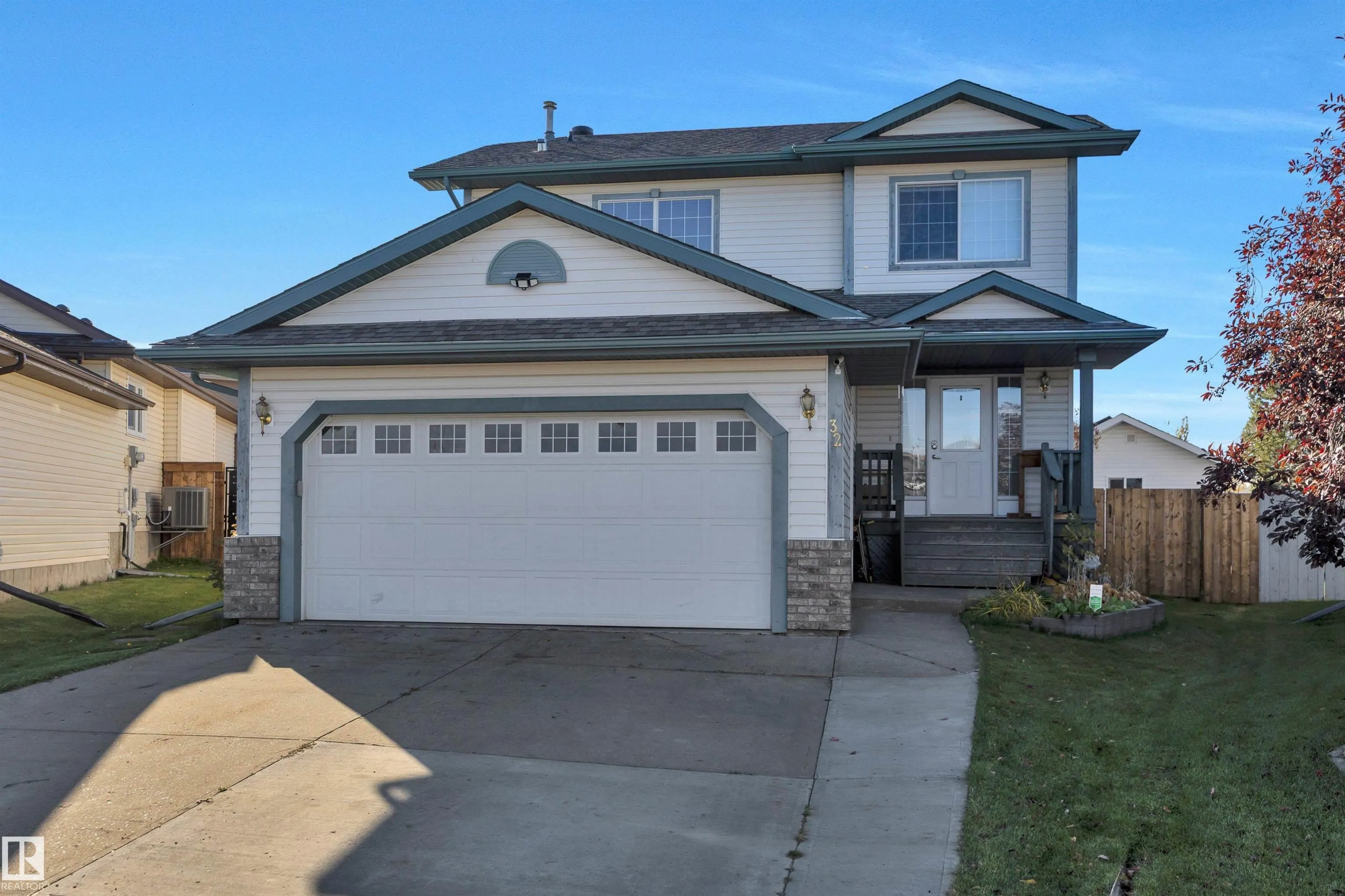 32 MOBERG Road