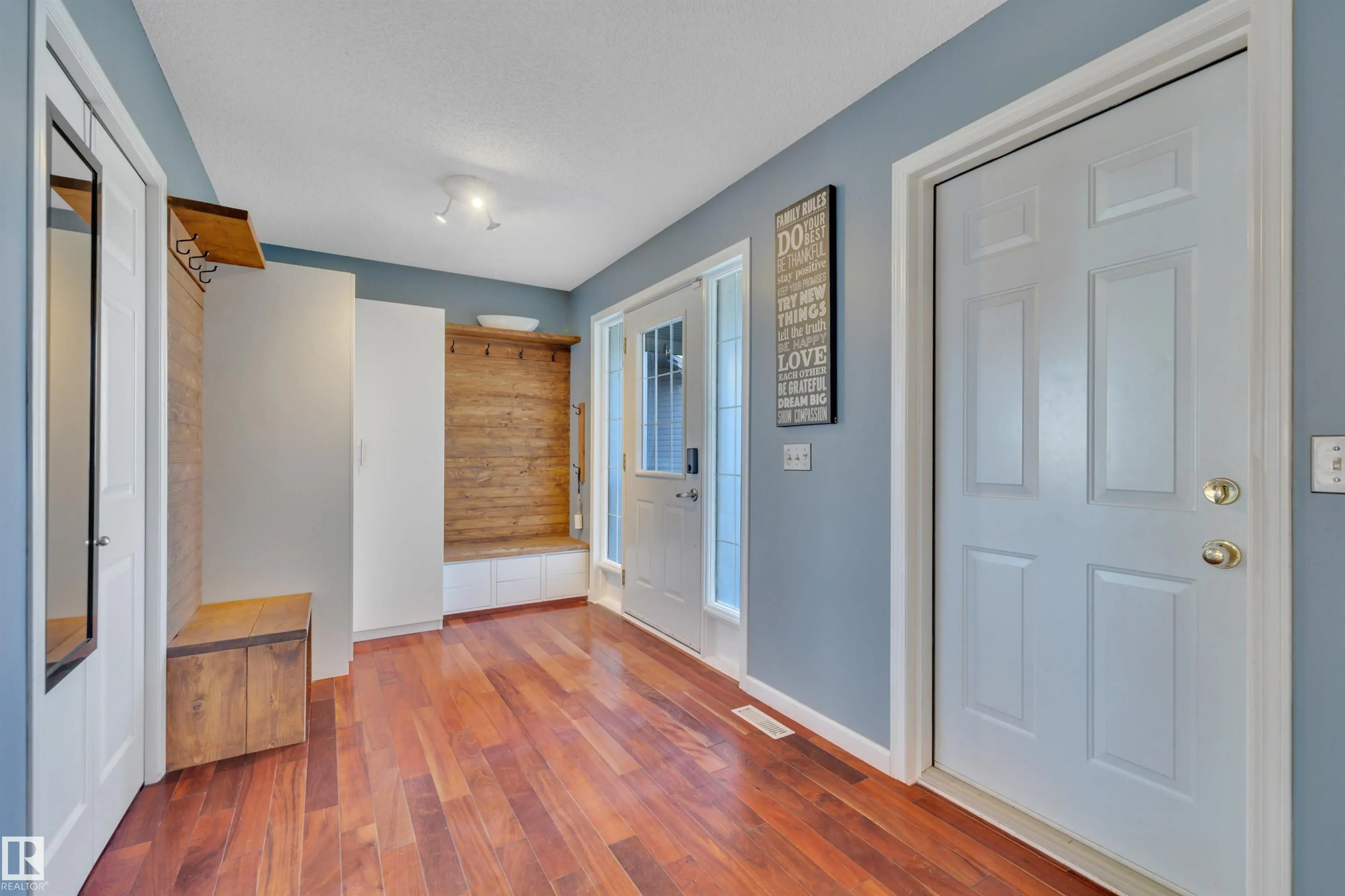 32 MOBERG Road