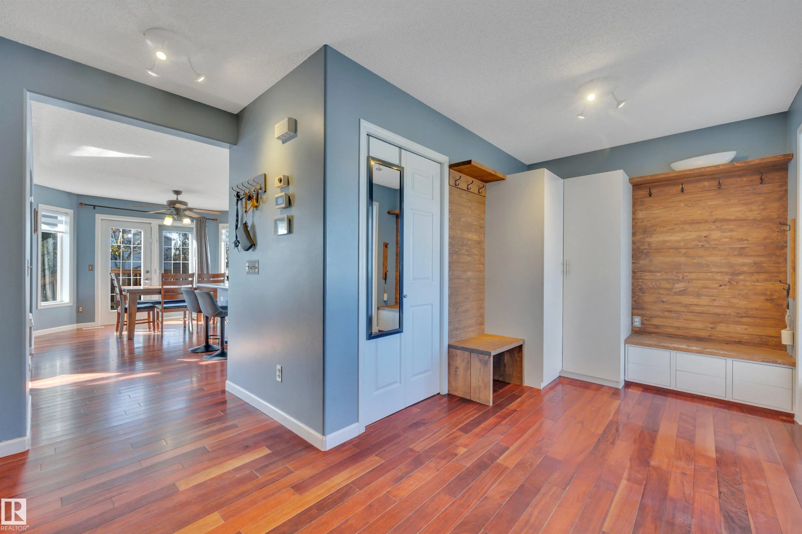 32 MOBERG Road