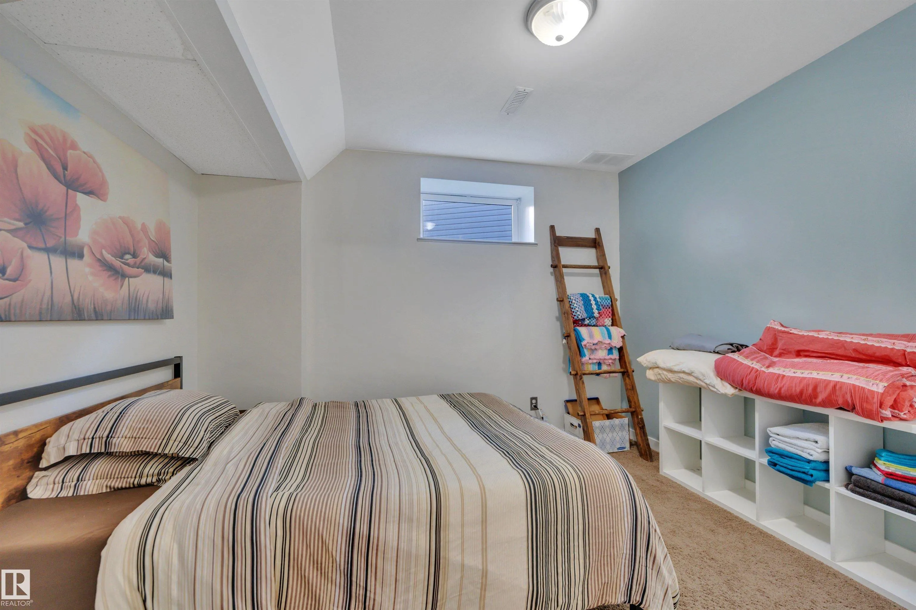 32 MOBERG Road