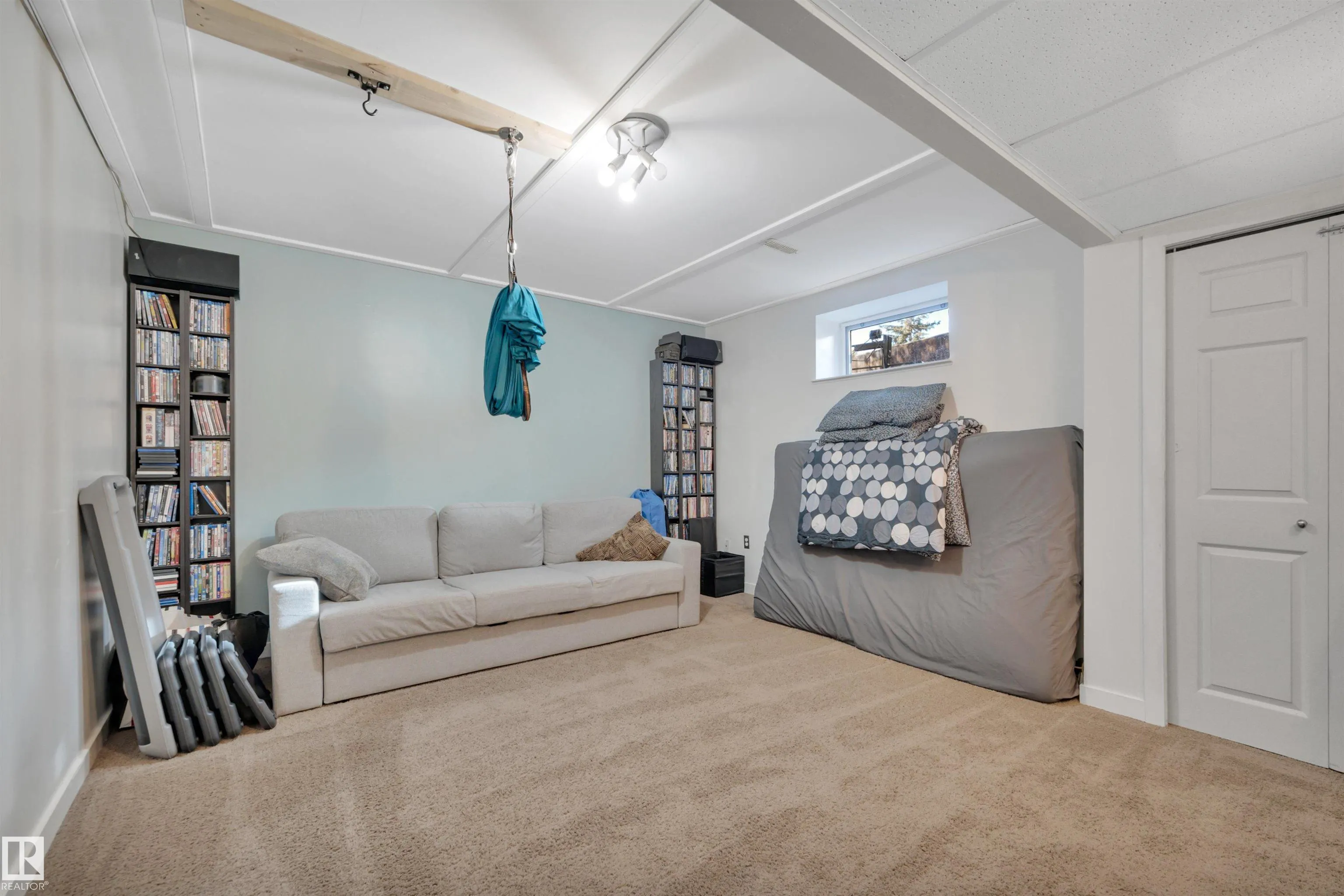 32 MOBERG Road