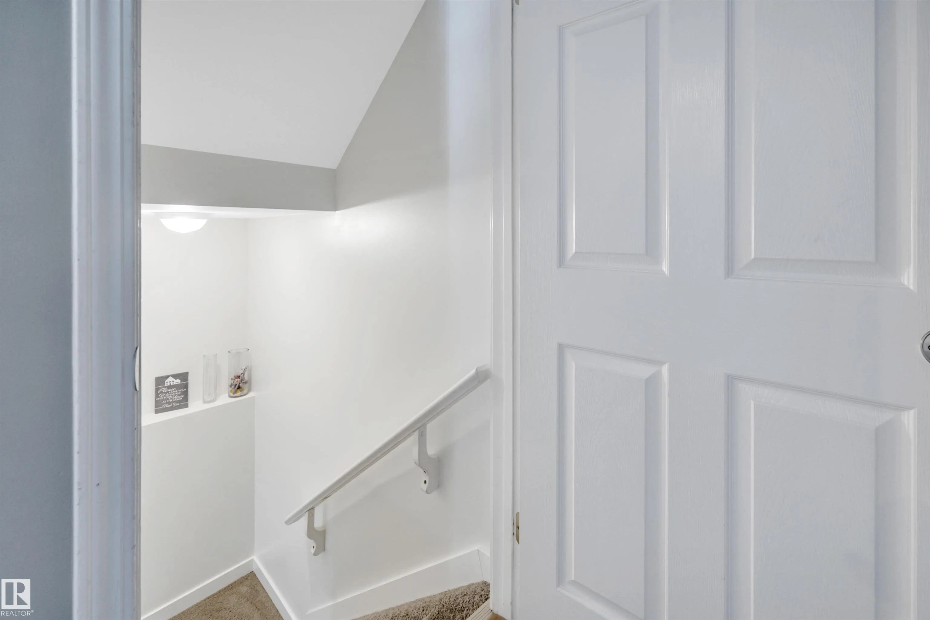 32 MOBERG Road