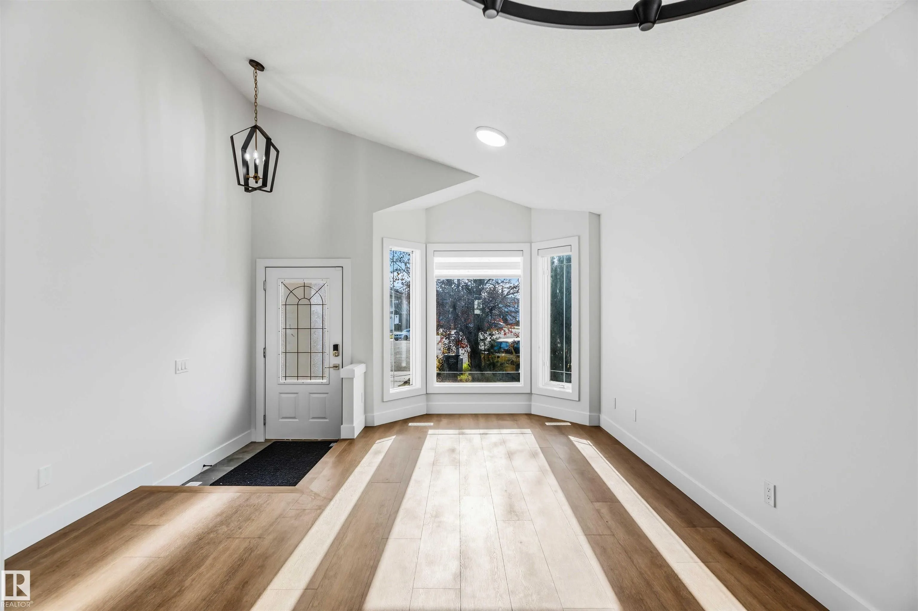 343 JILLINGS Crescent
