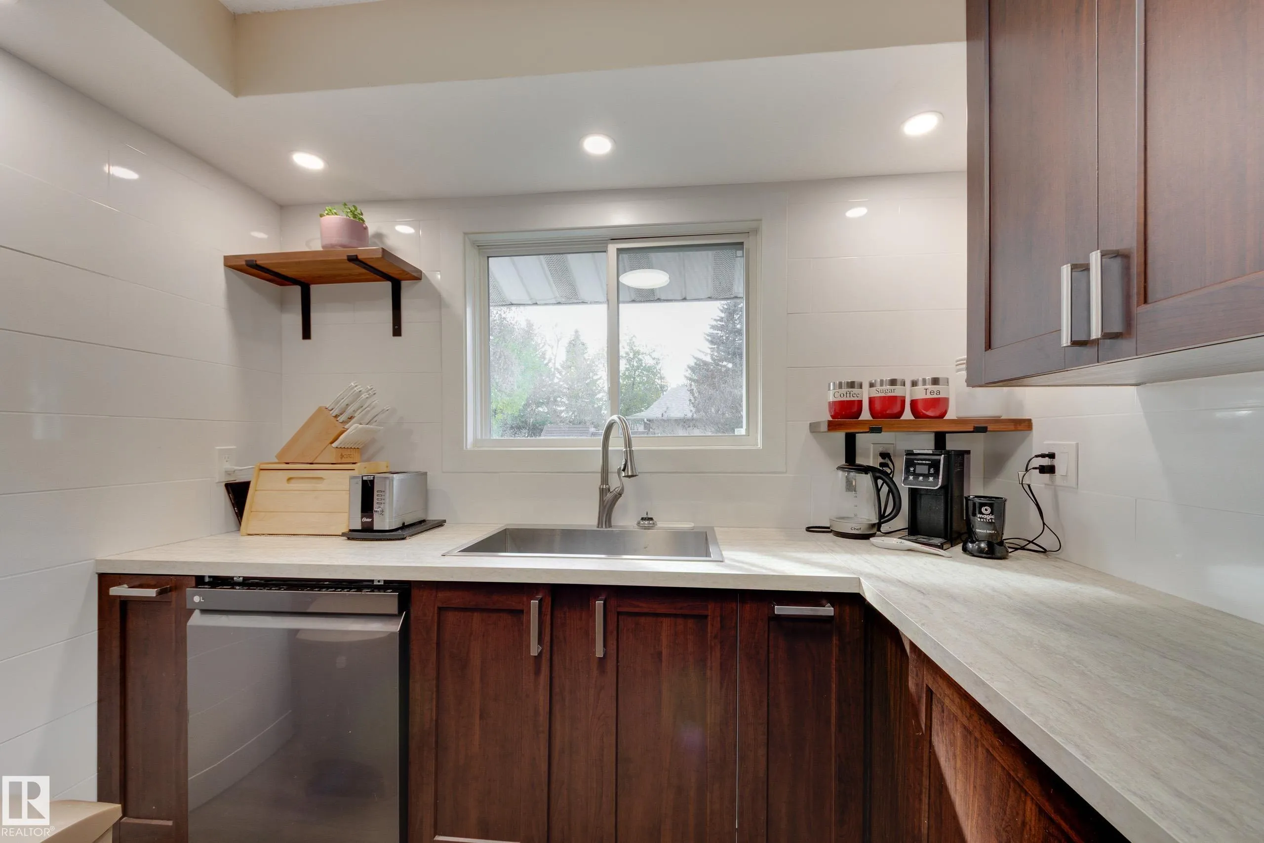 1 ANITA Crescent