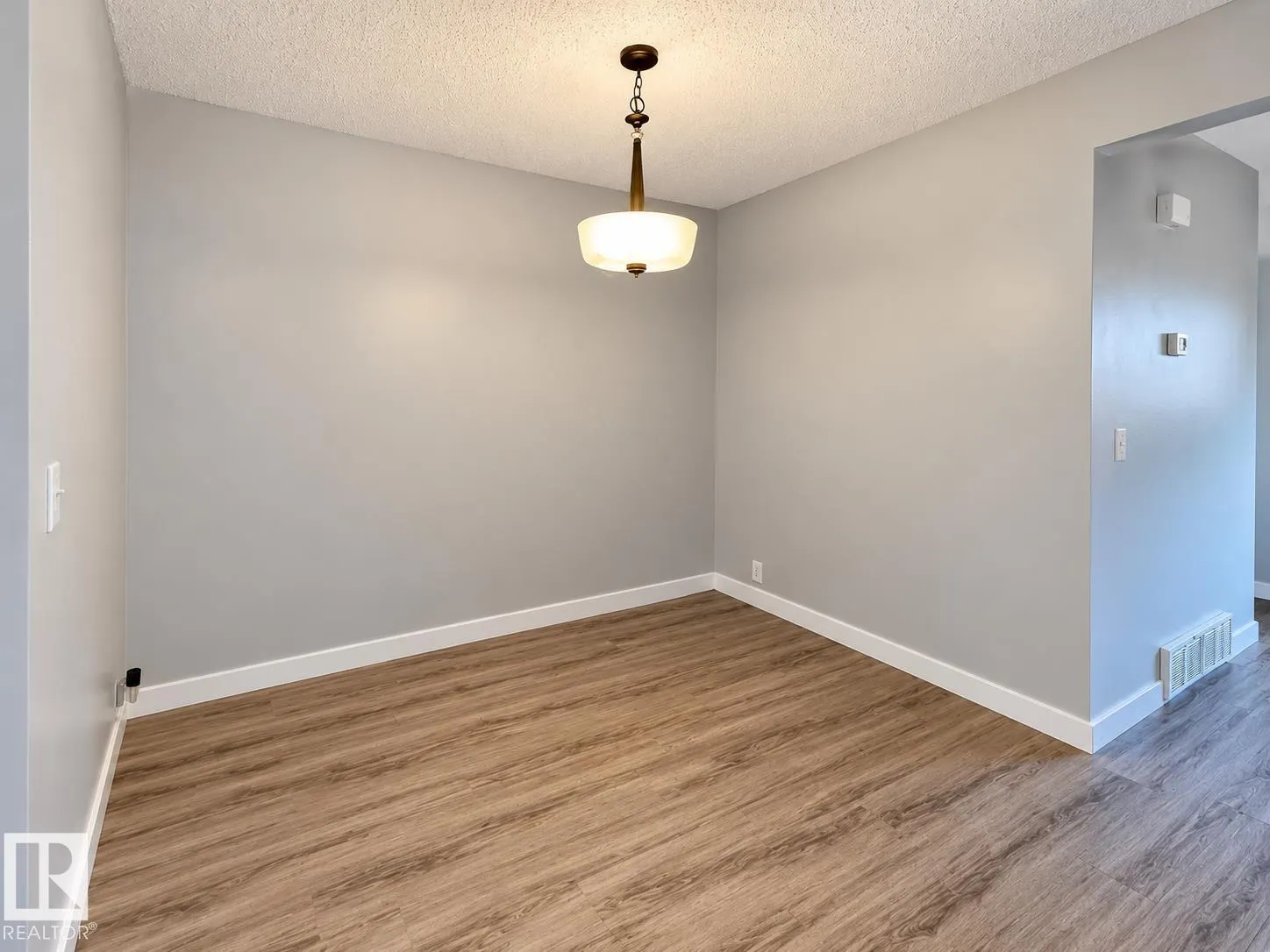 355 KIRKPATRICK Crescent