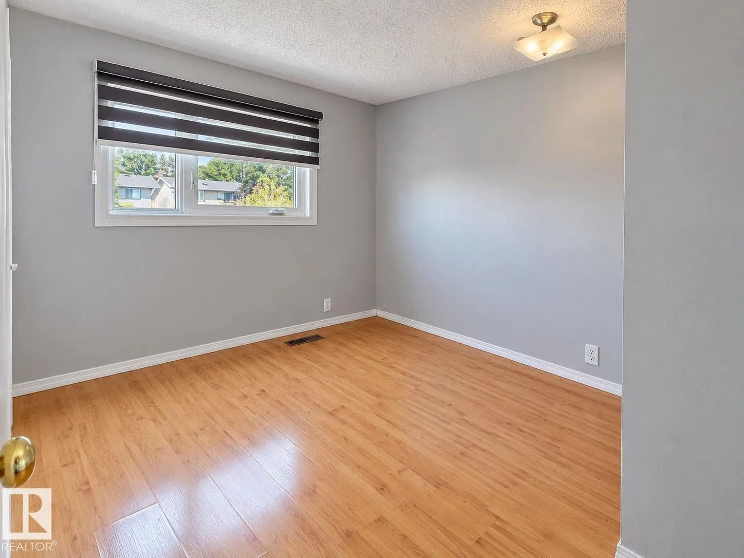 355 KIRKPATRICK Crescent