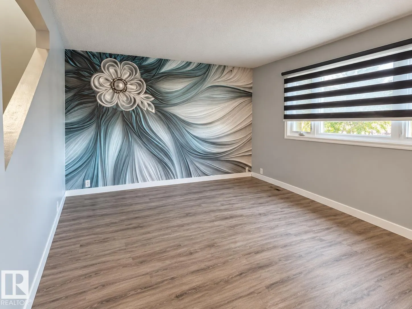 355 KIRKPATRICK Crescent