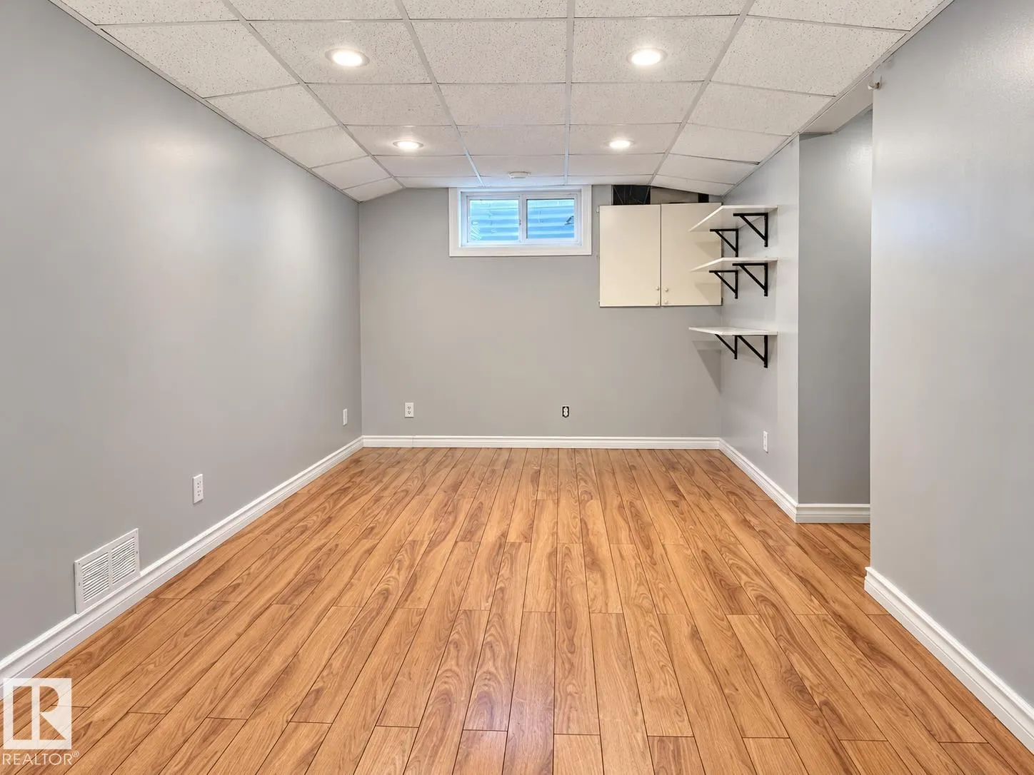 355 KIRKPATRICK Crescent