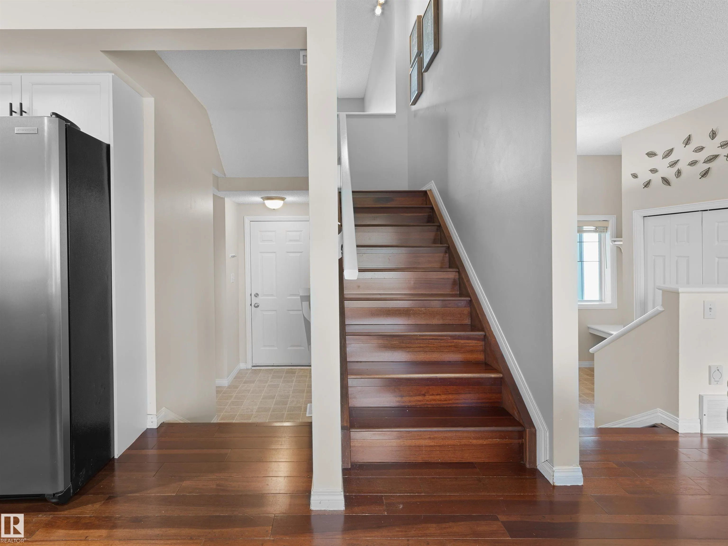 1320 BARNES Close