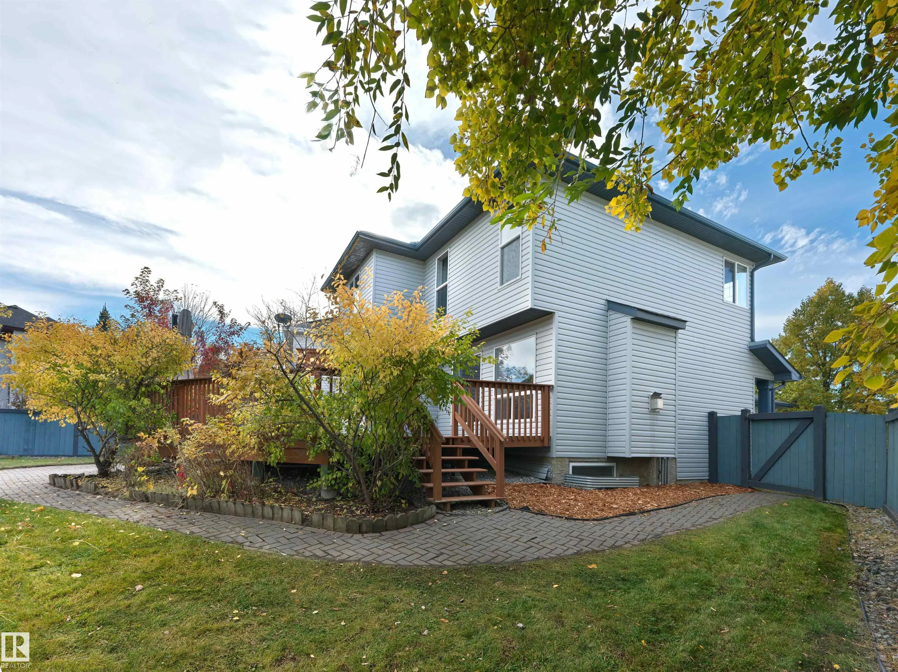 1320 BARNES Close