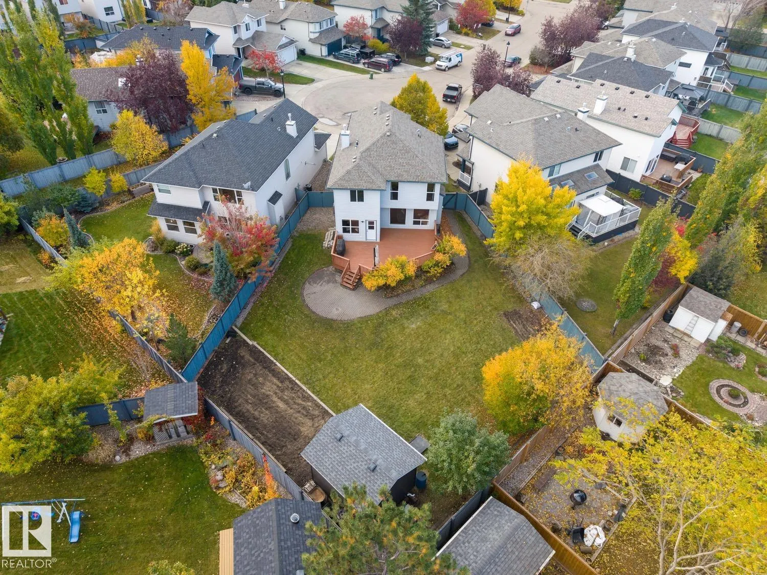 1320 BARNES Close