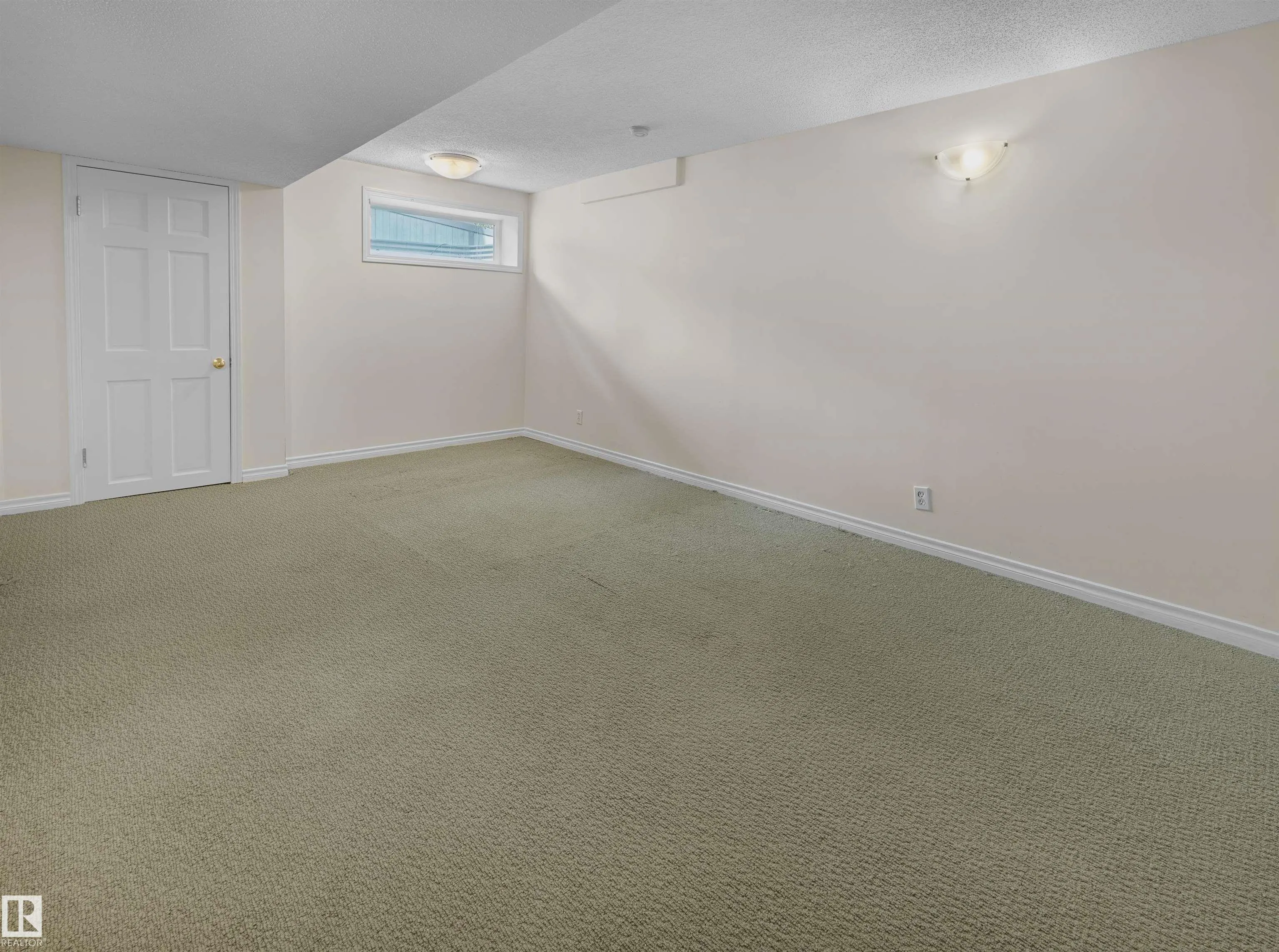 1320 BARNES Close