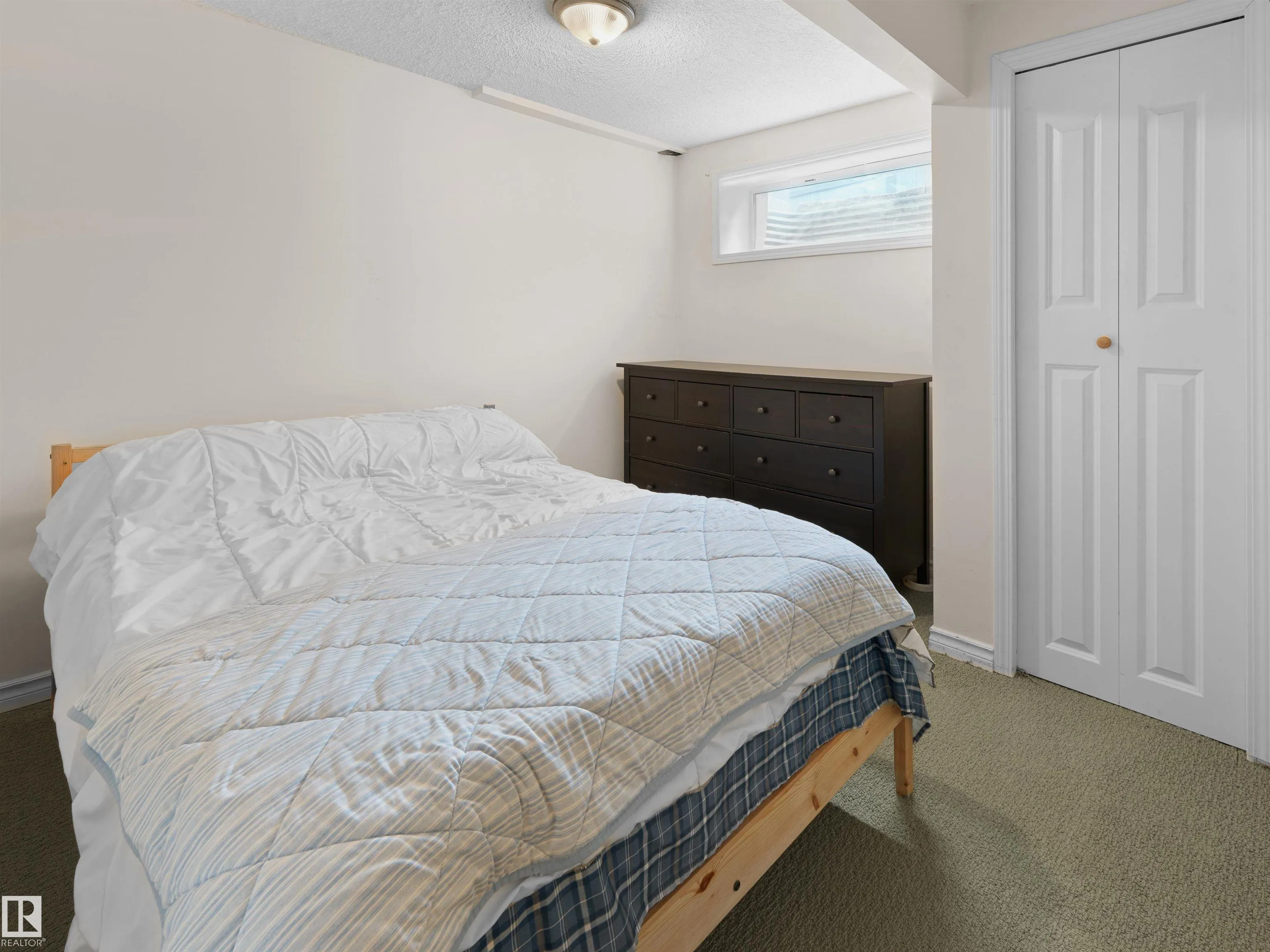 1320 BARNES Close