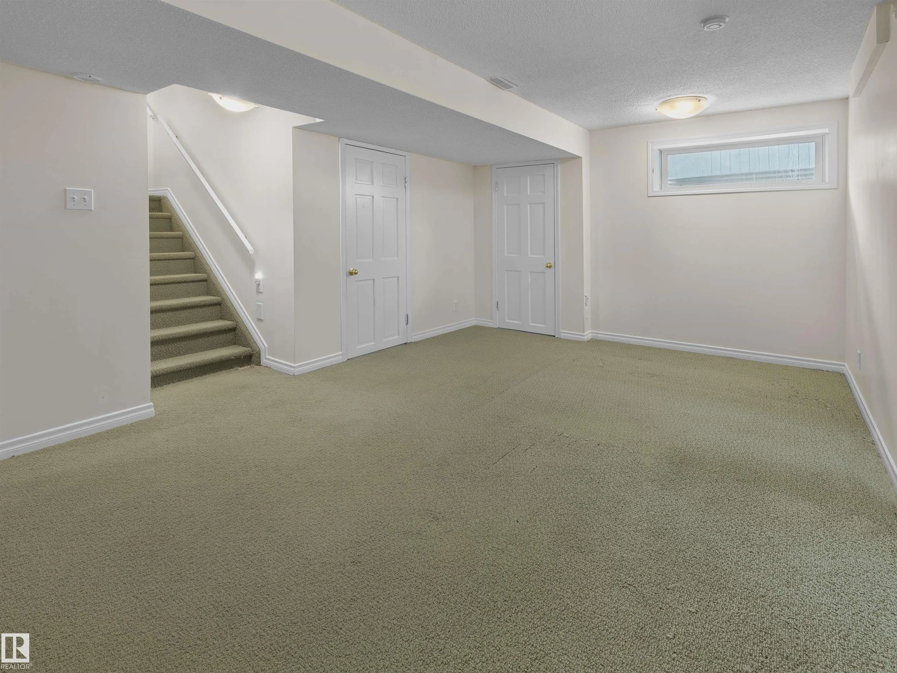 1320 BARNES Close