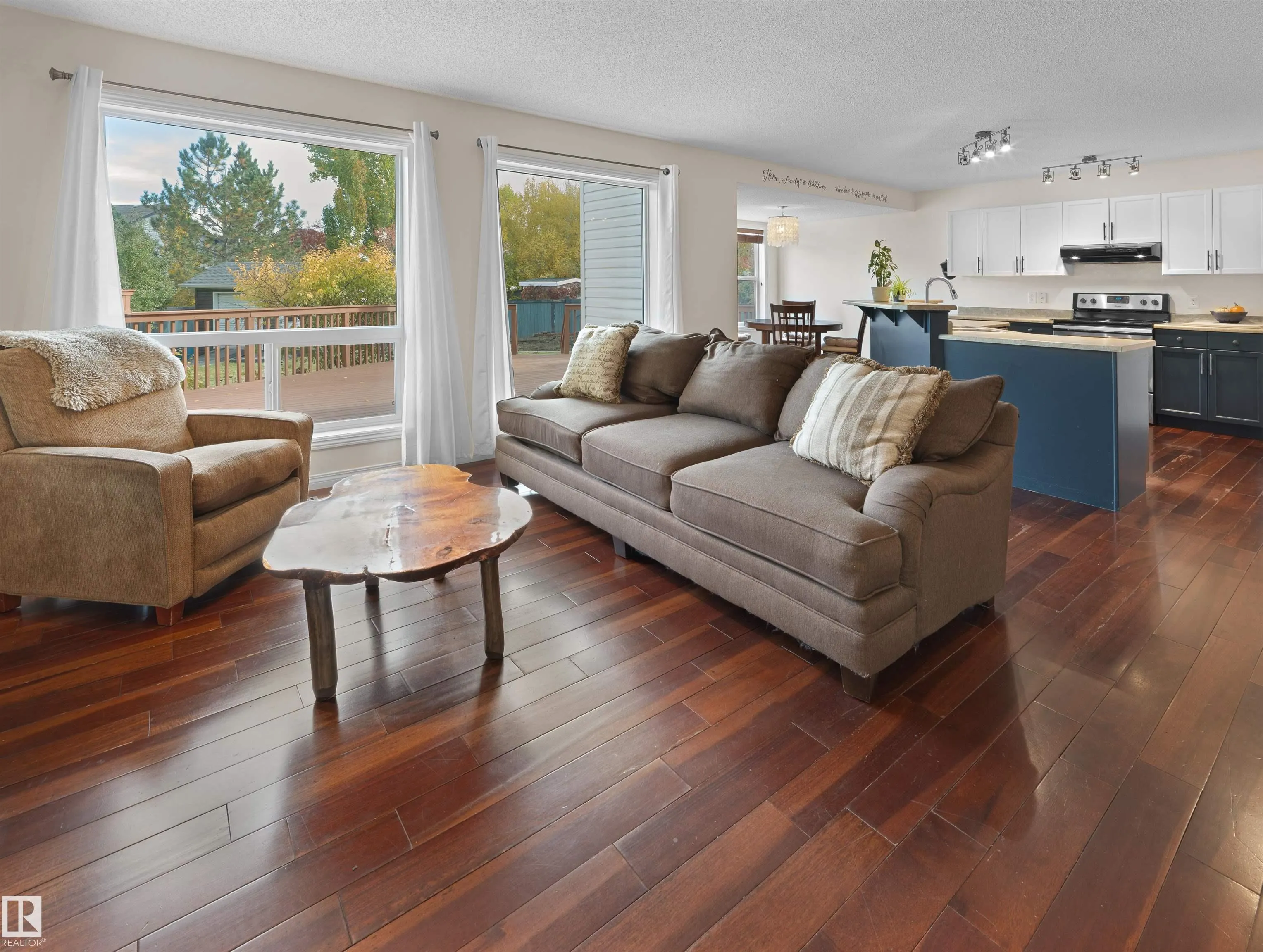 1320 BARNES Close