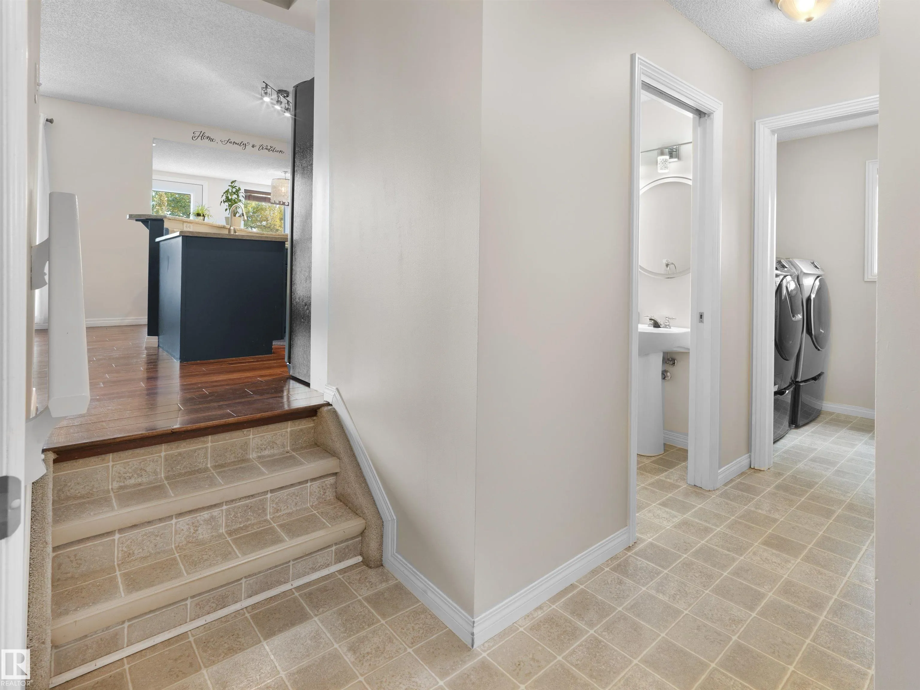 1320 BARNES Close