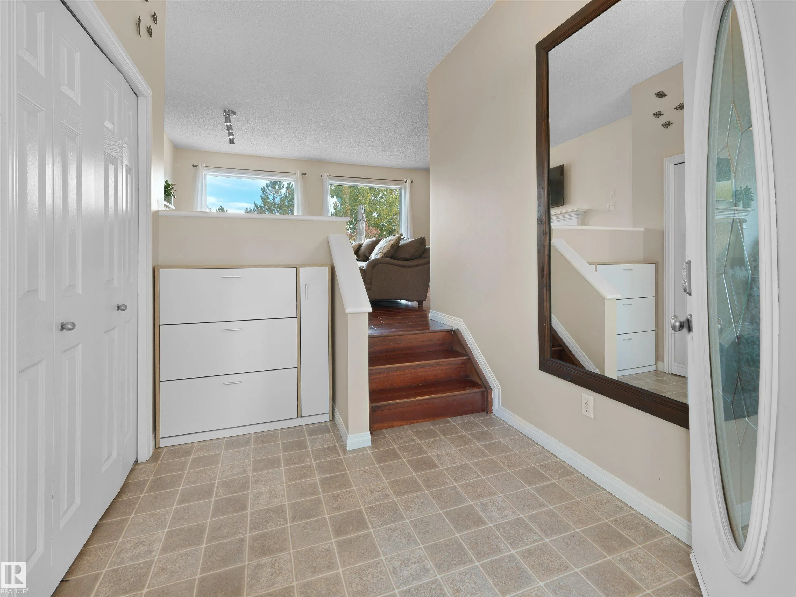 1320 BARNES Close
