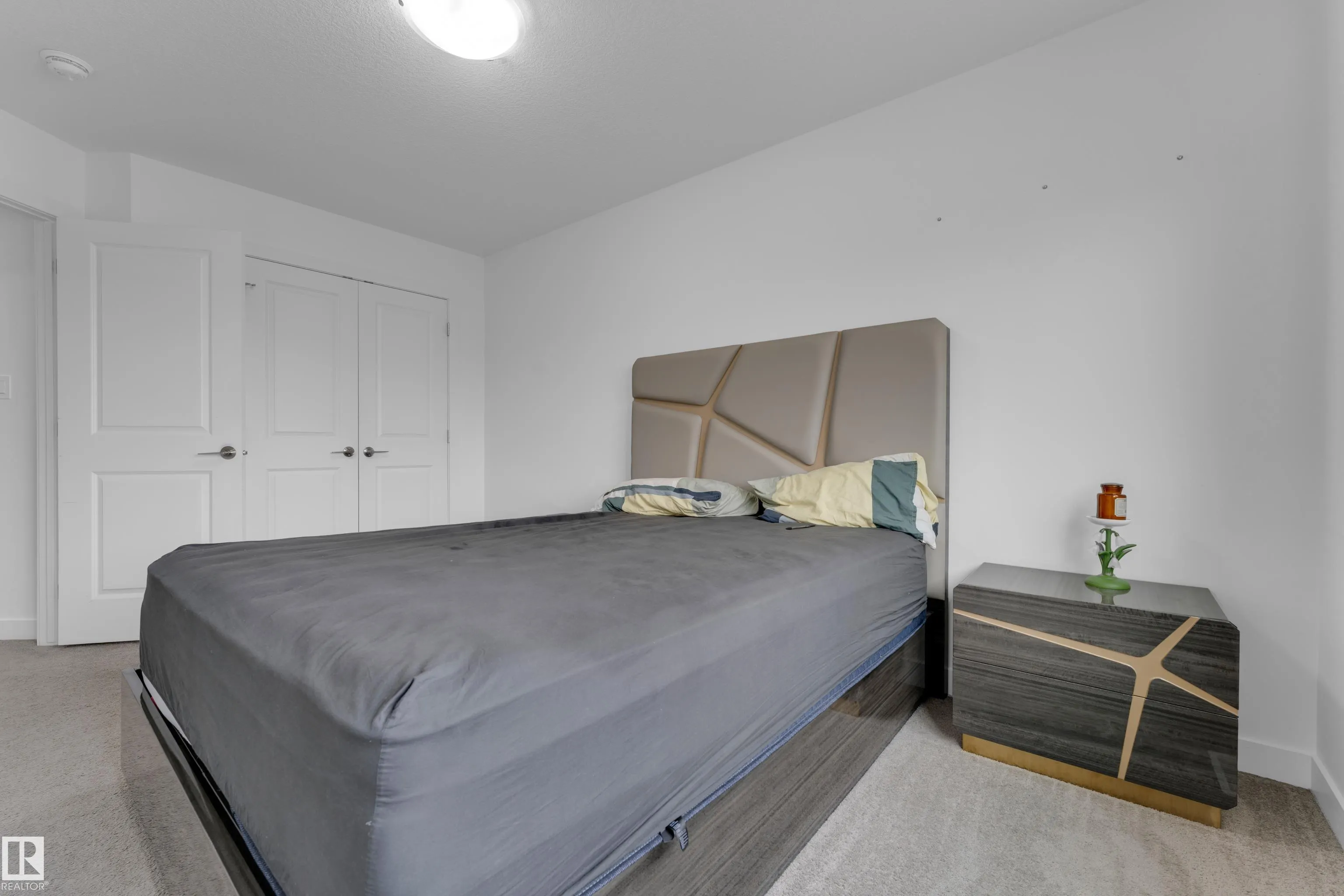 5230 KINNEY Place