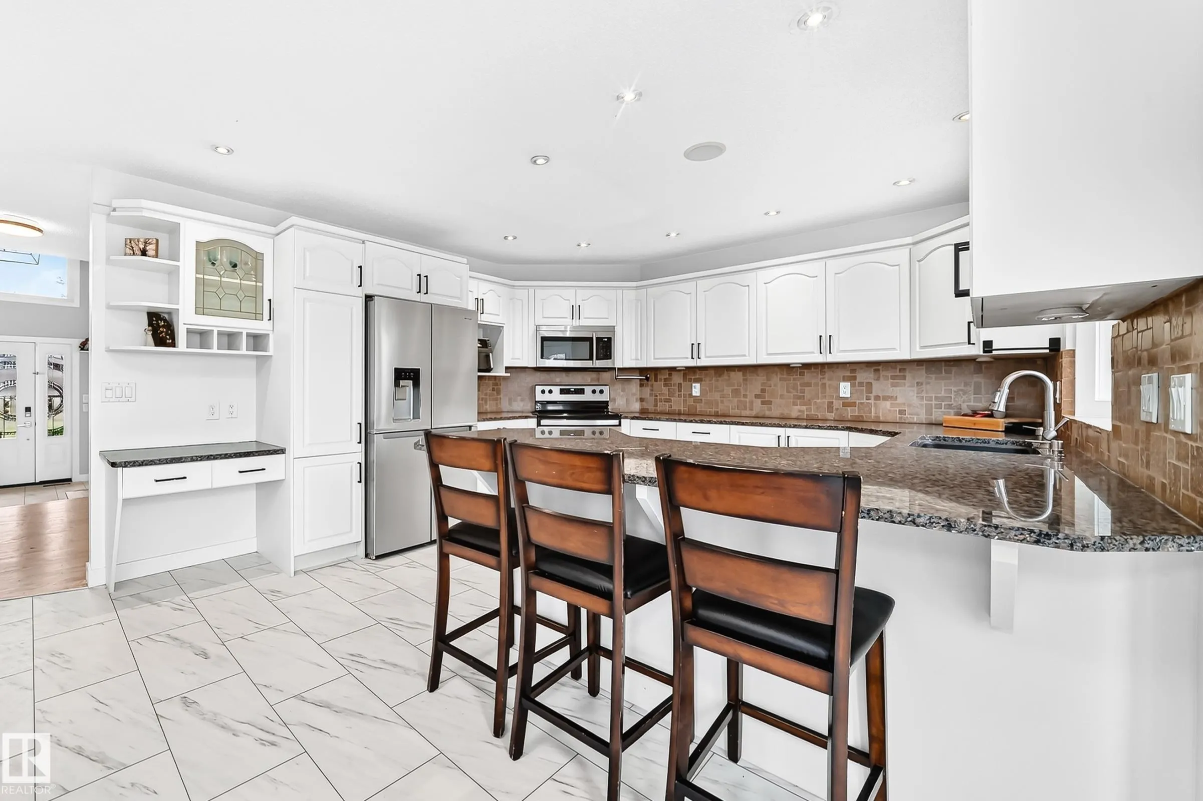 88 HIGHLAND Way