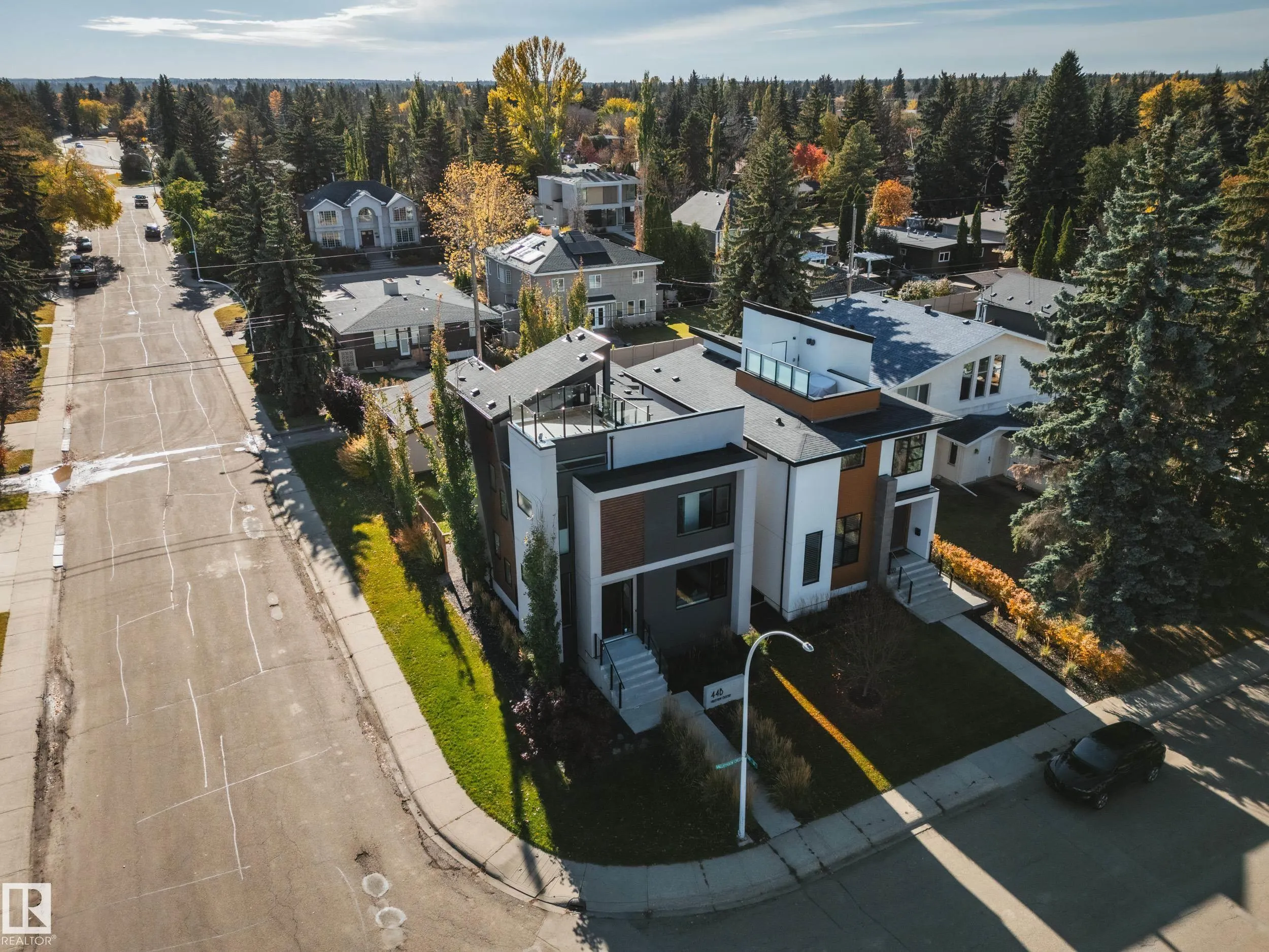 44B VALLEYVIEW Crescent