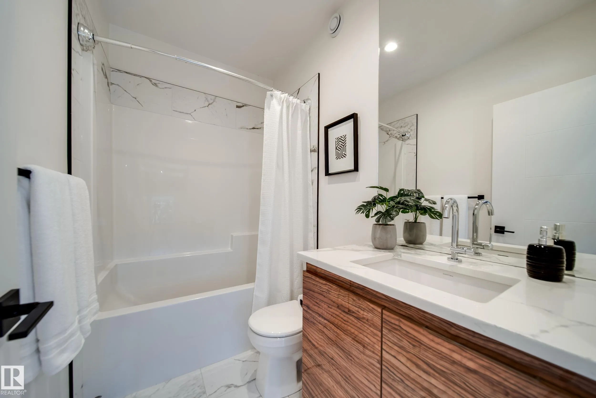 44B VALLEYVIEW Crescent