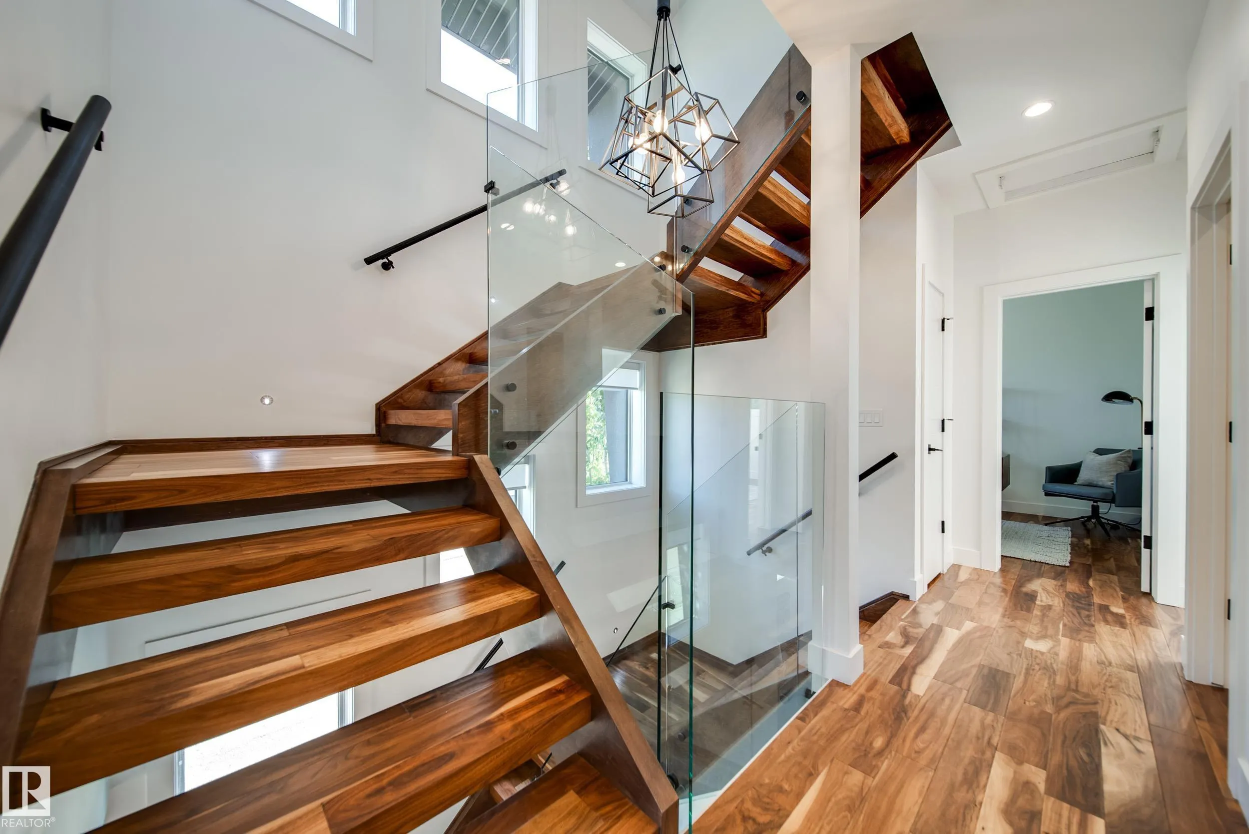 44B VALLEYVIEW Crescent