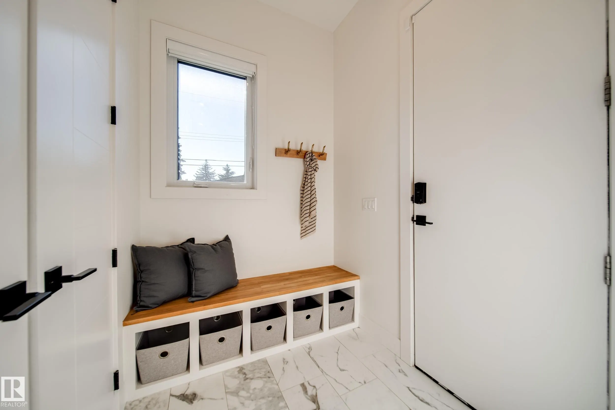 44B VALLEYVIEW Crescent