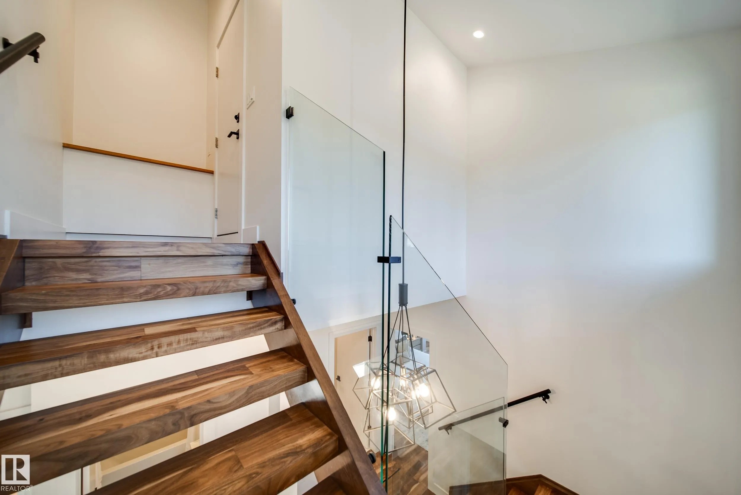 44B VALLEYVIEW Crescent