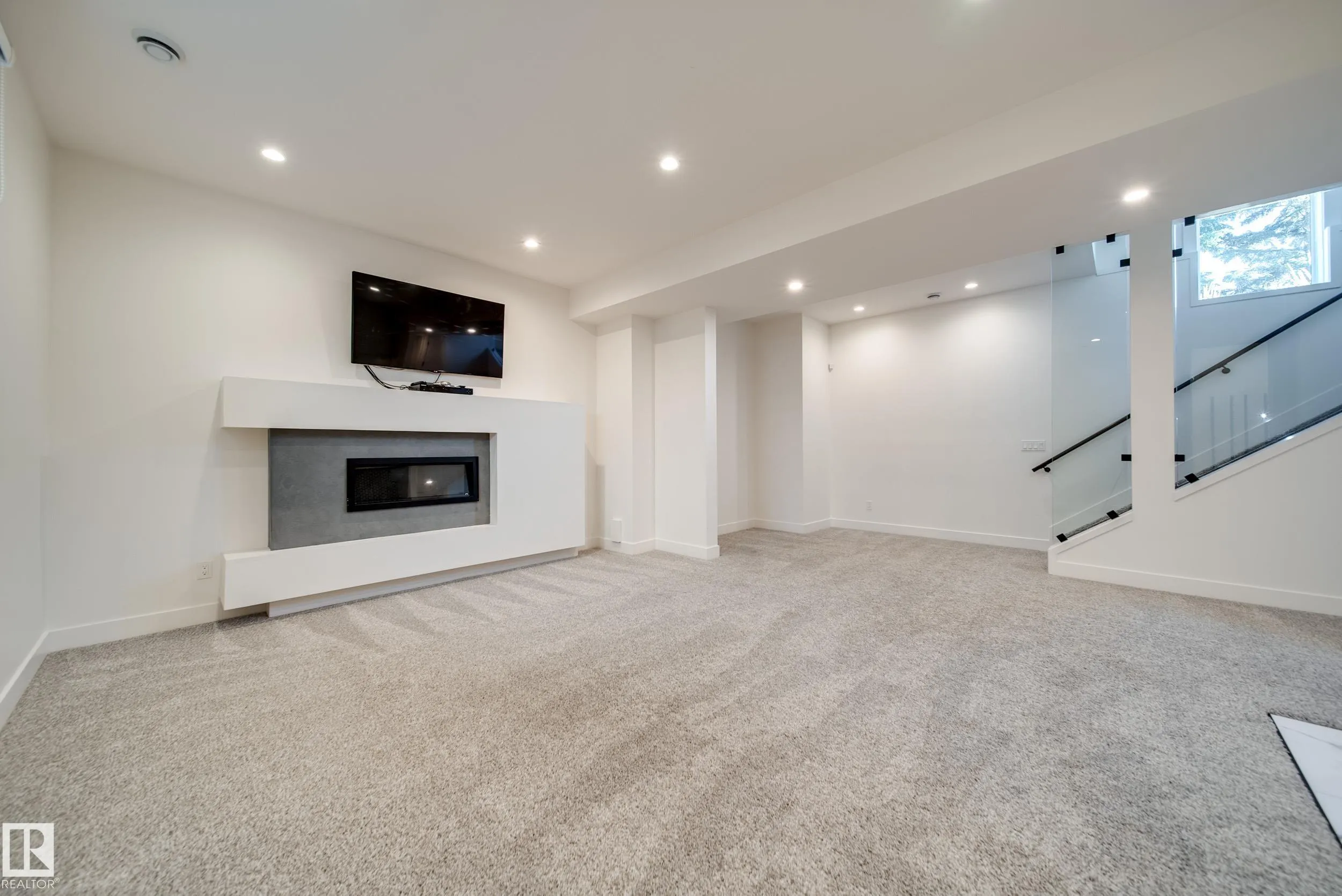 44B VALLEYVIEW Crescent