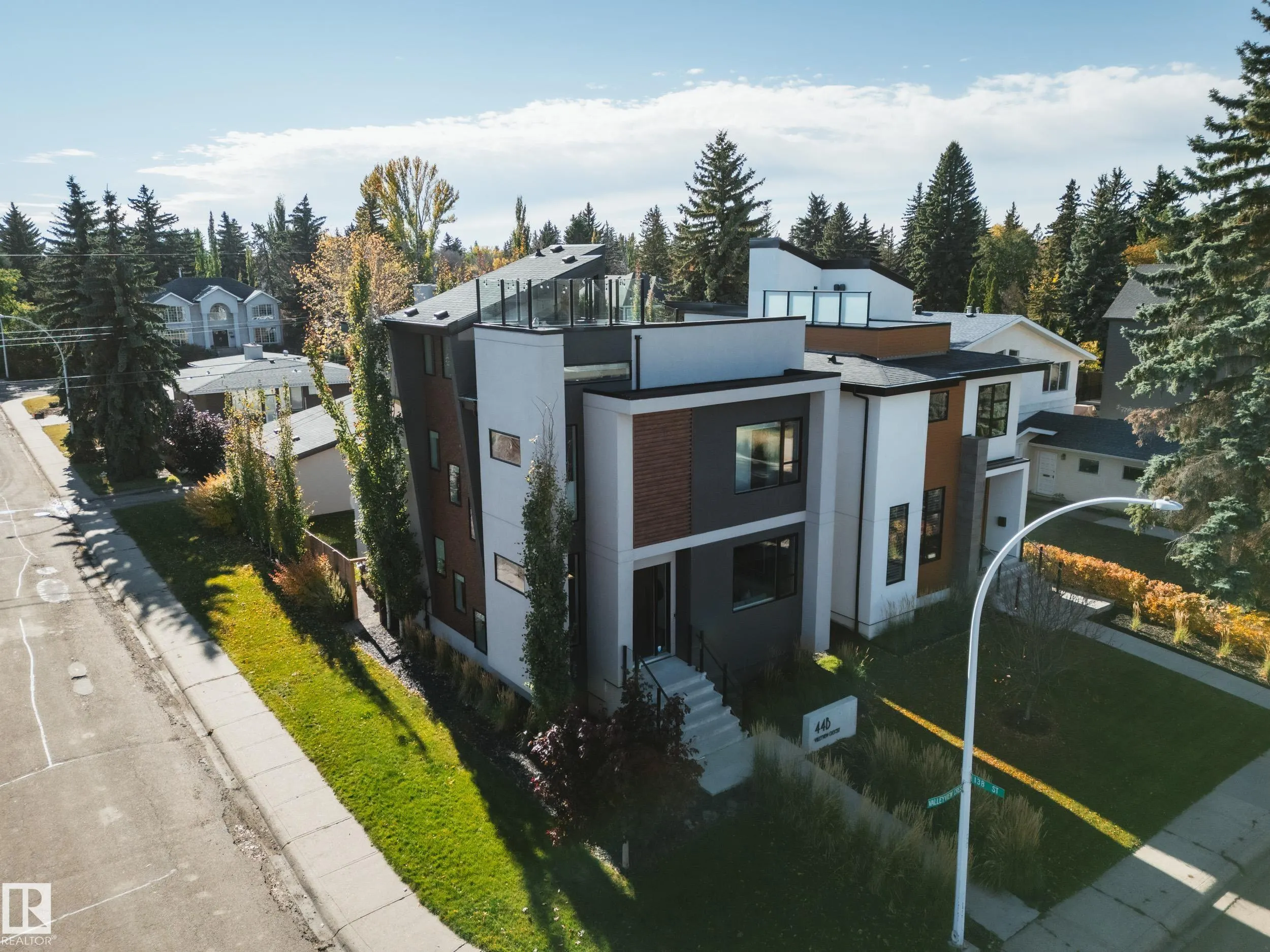 44B VALLEYVIEW Crescent