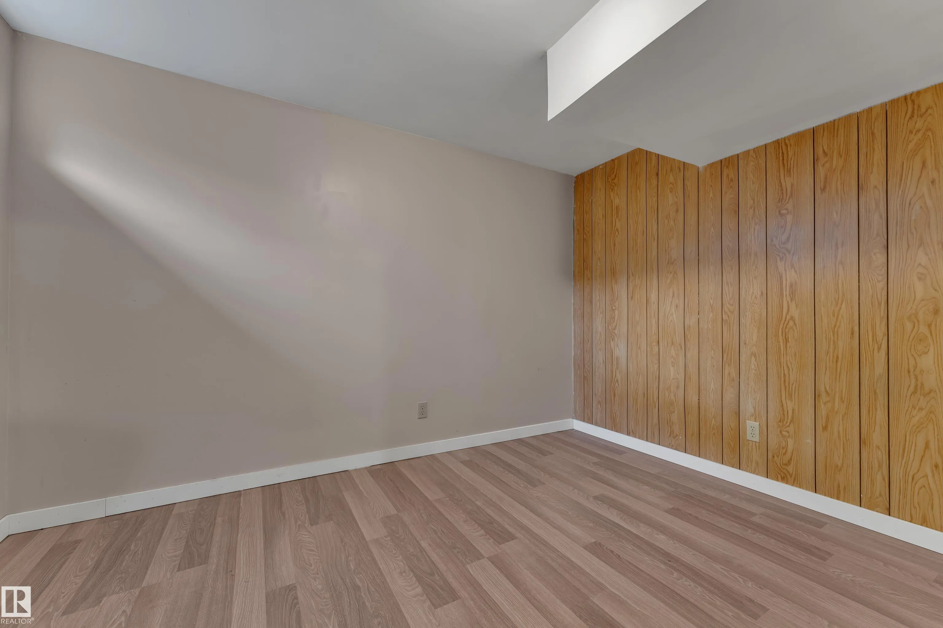 11115 27 Avenue