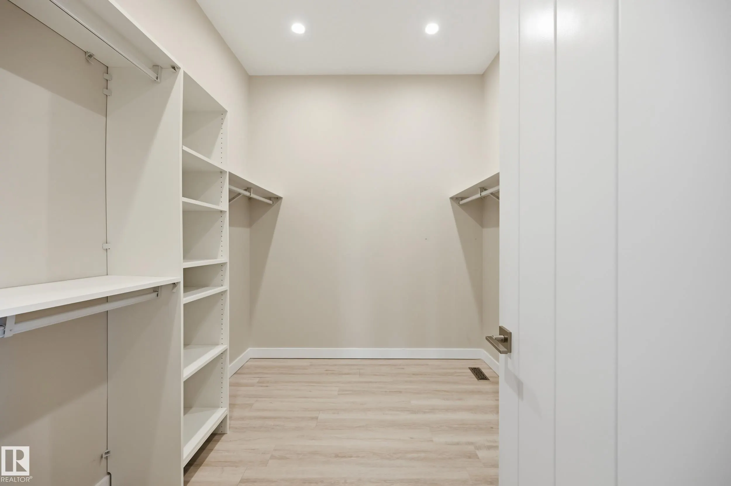 Tuscano Close