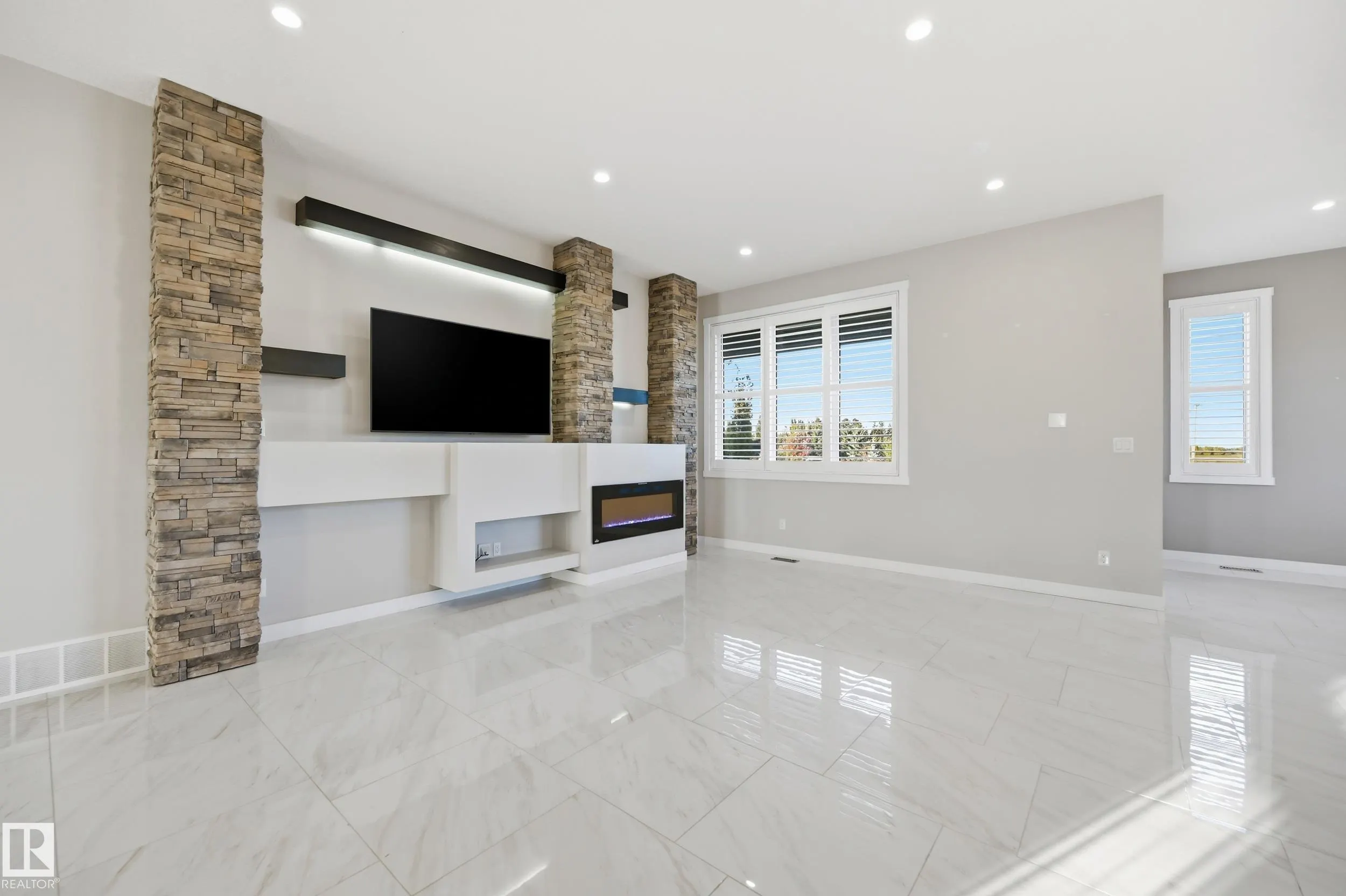 Tuscano Close