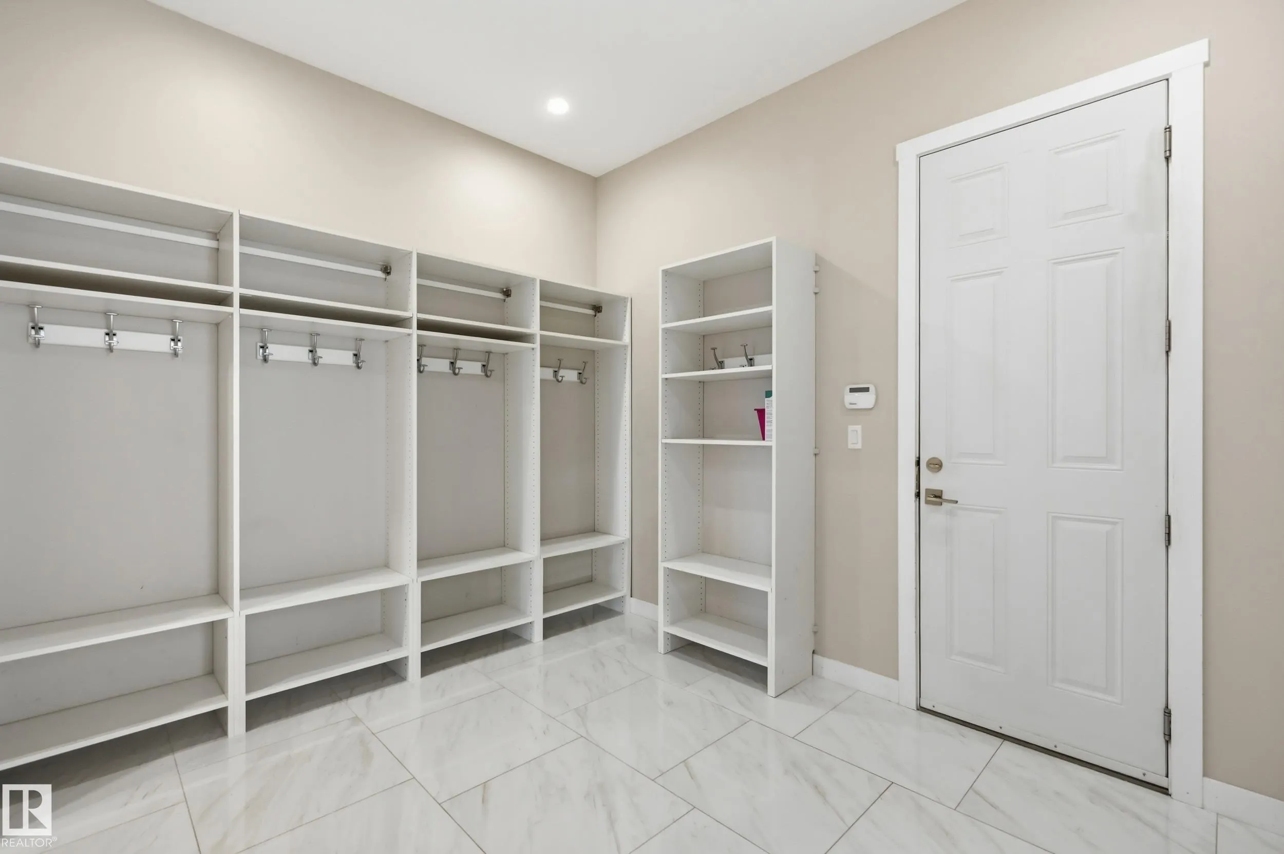 Tuscano Close
