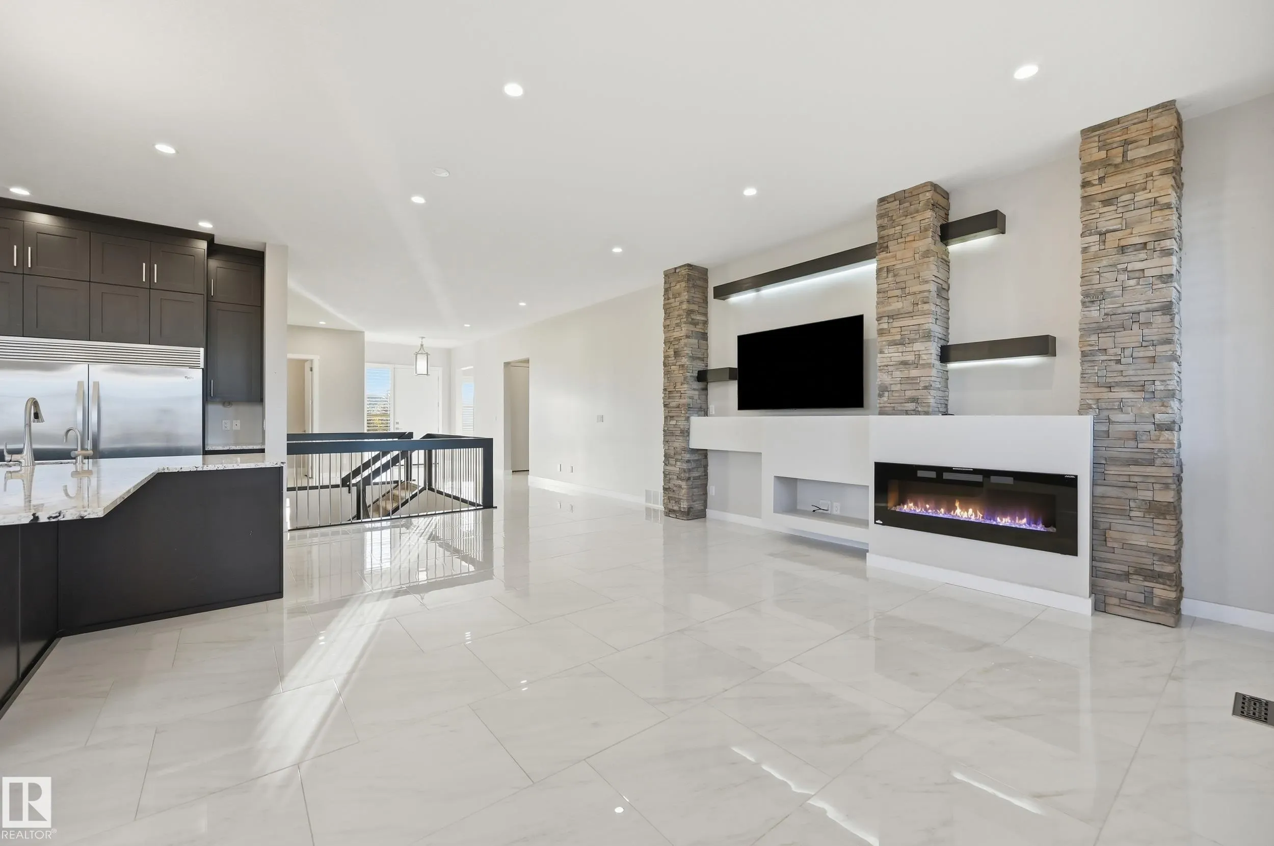 Tuscano Close