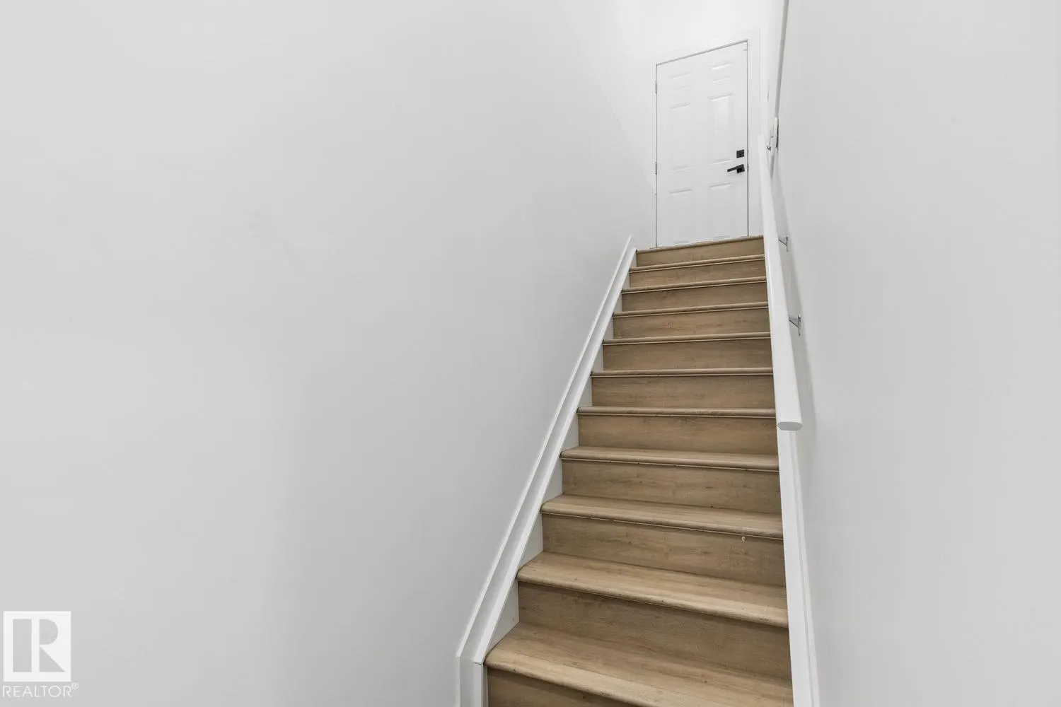 15803 95 Street