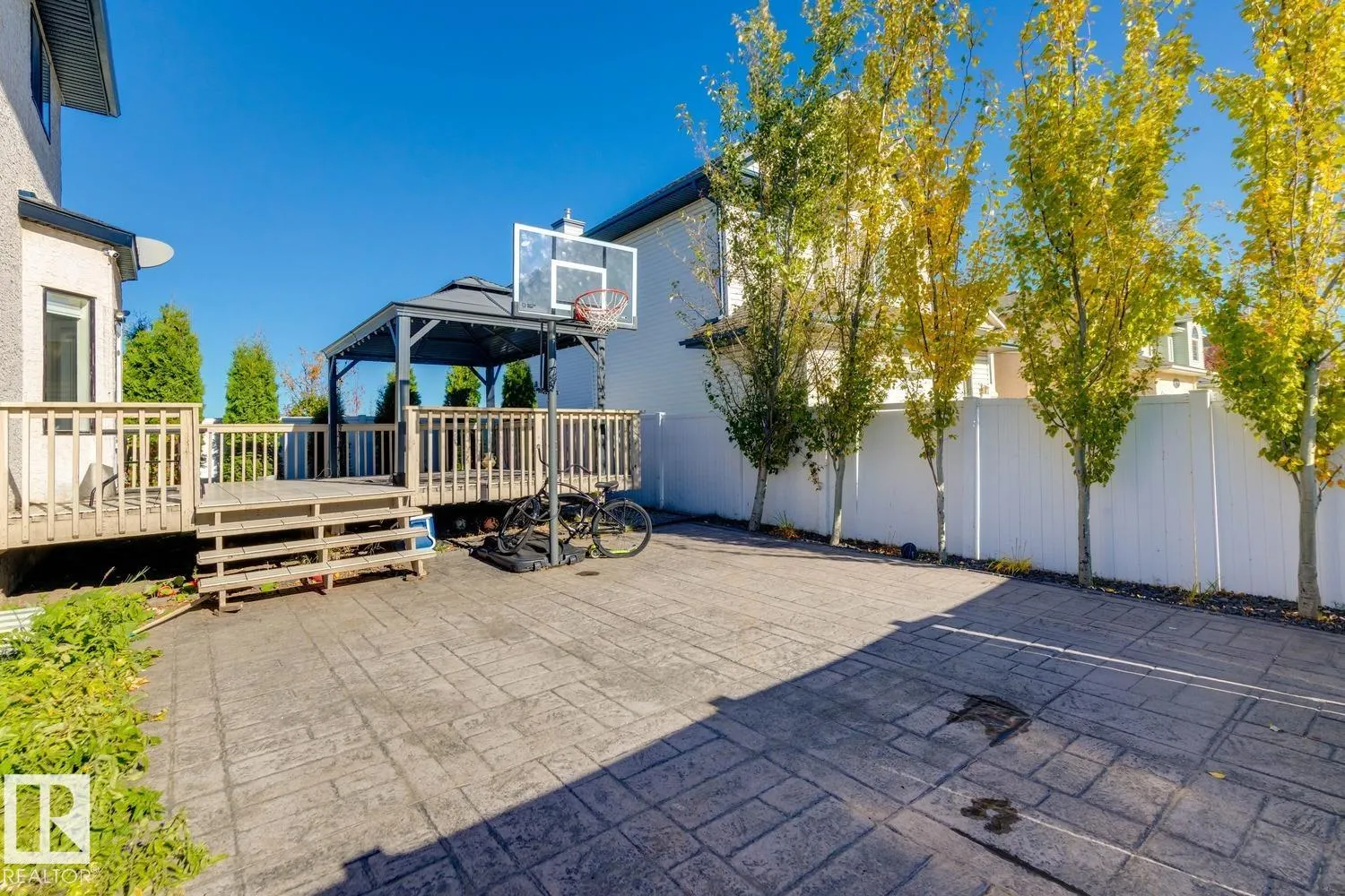 15803 95 Street