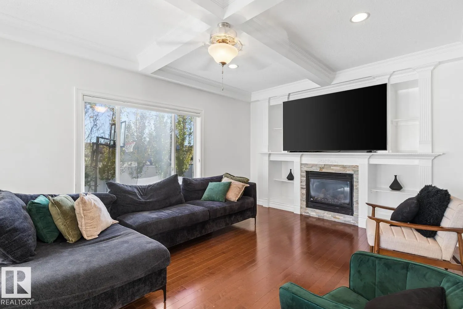 15803 95 Street