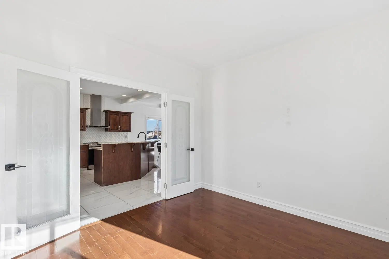 15803 95 Street