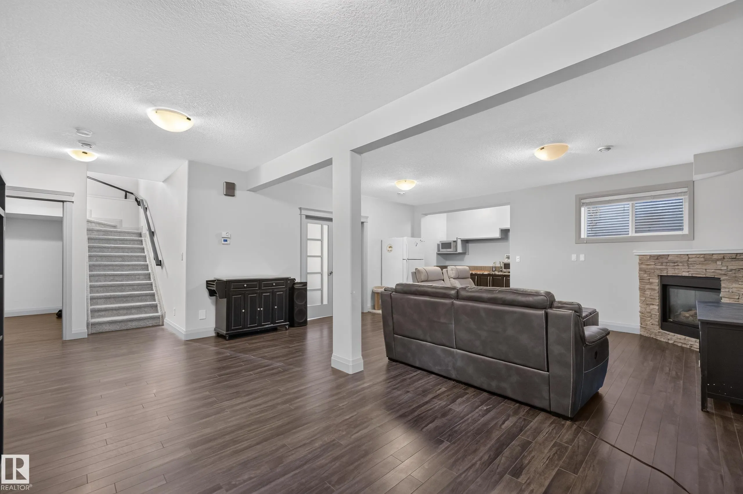 2433 ASHCRAFT Crescent