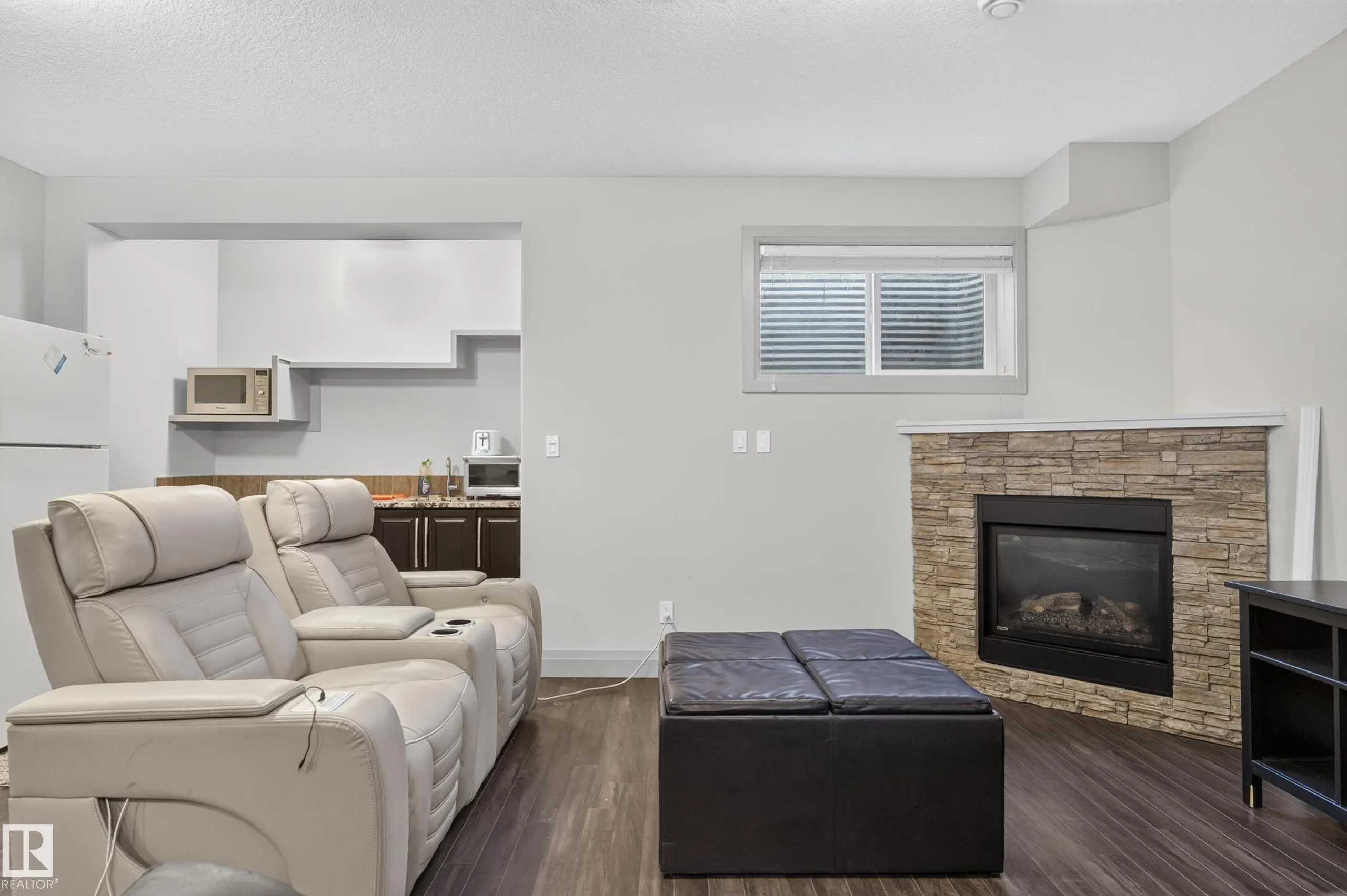 2433 ASHCRAFT Crescent