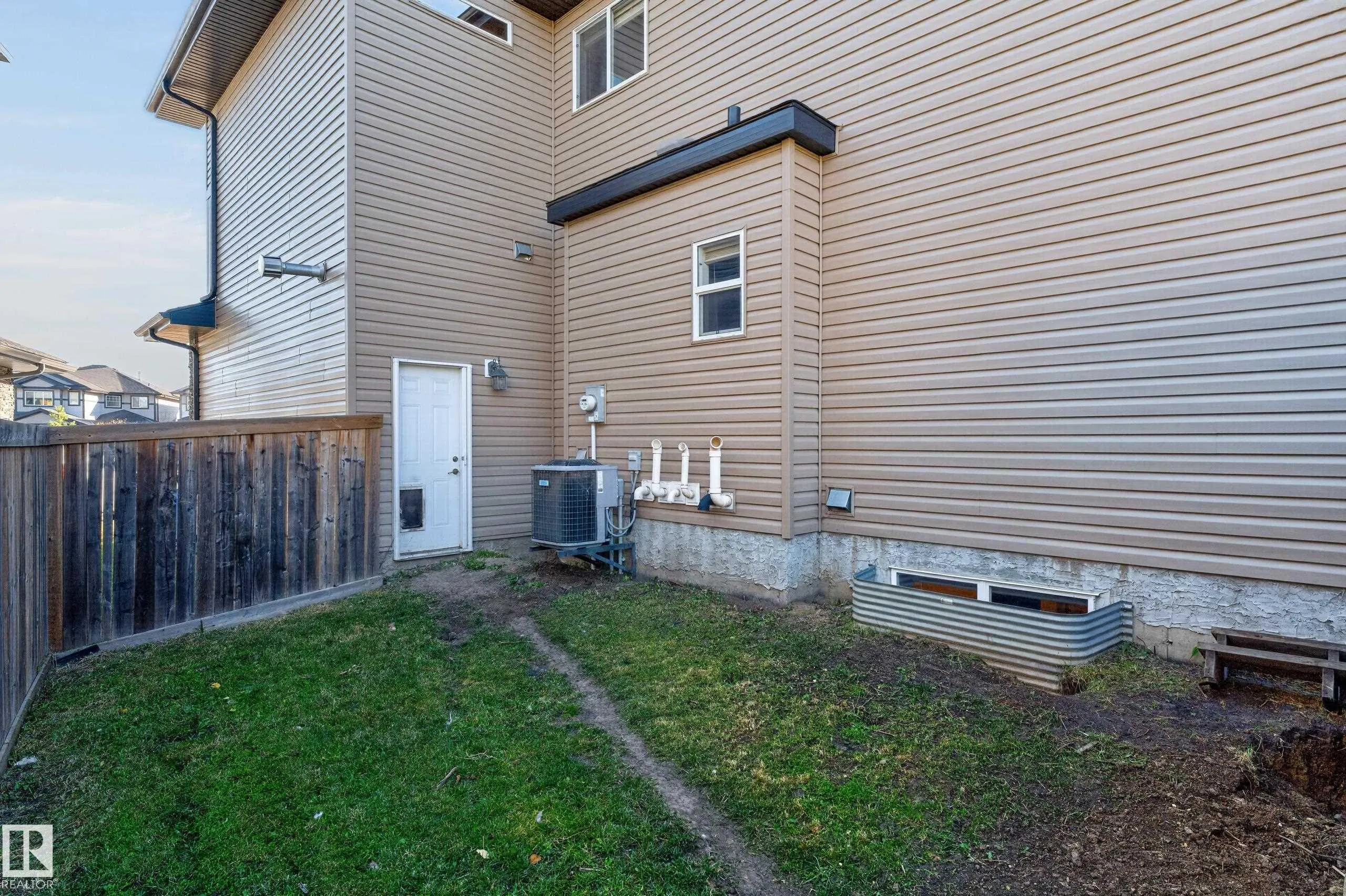 2433 ASHCRAFT Crescent