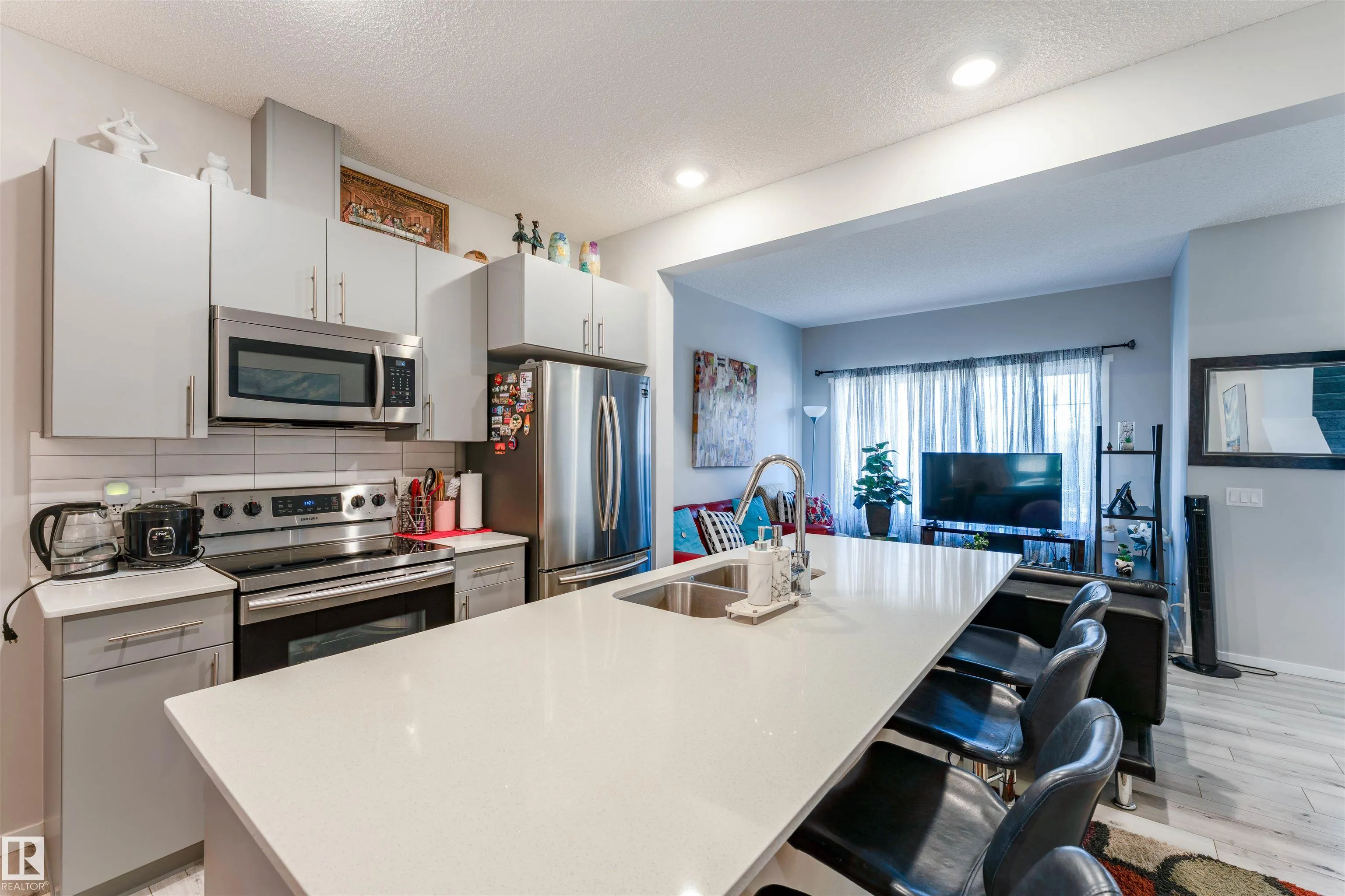 6004 11 ROSENTHAL Way