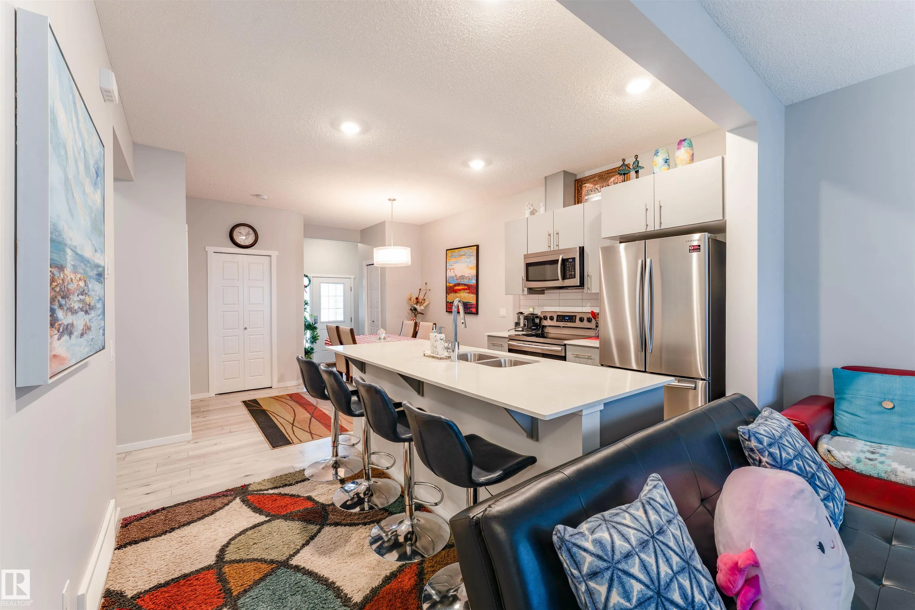 6004 11 ROSENTHAL Way
