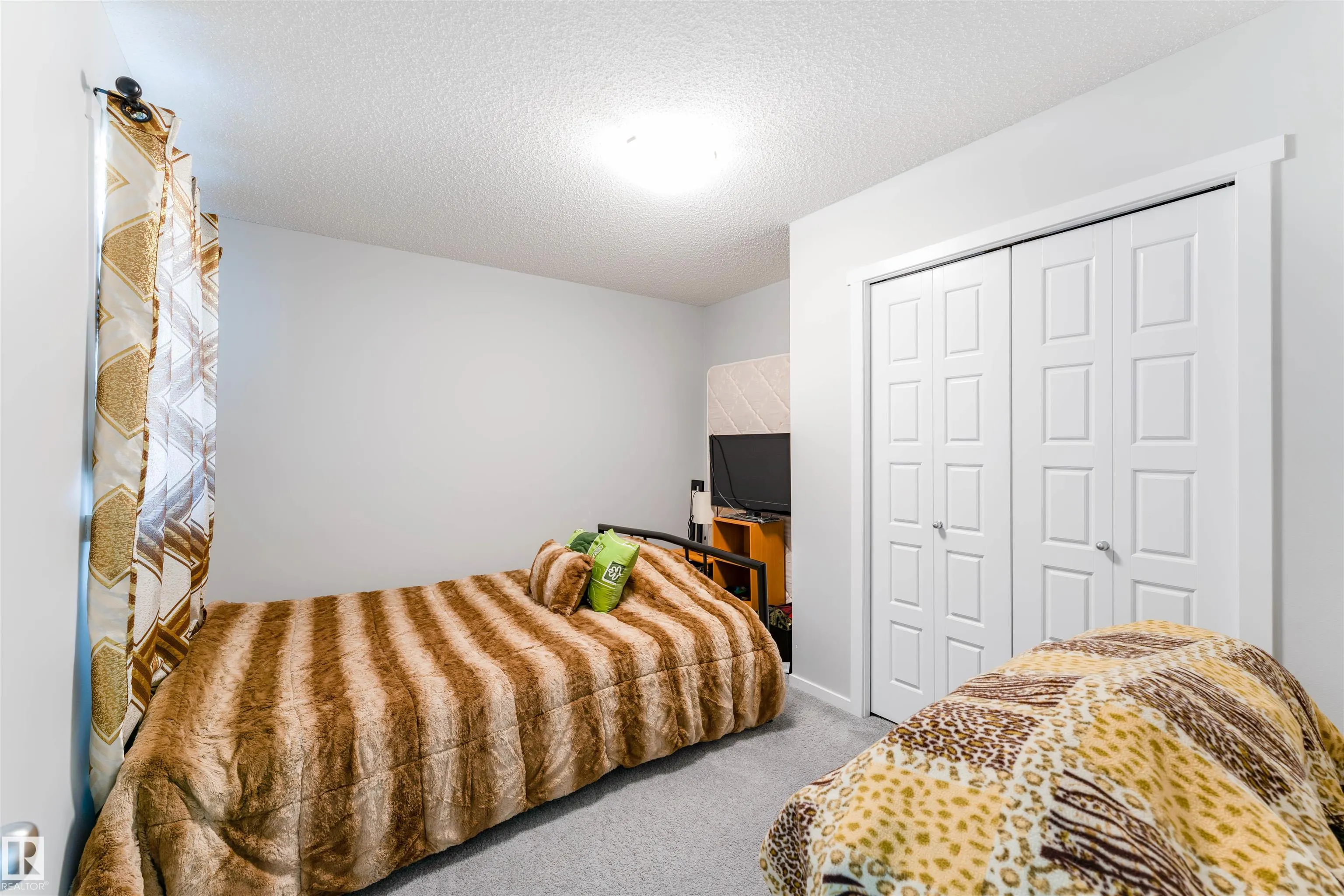 6004 11 ROSENTHAL Way