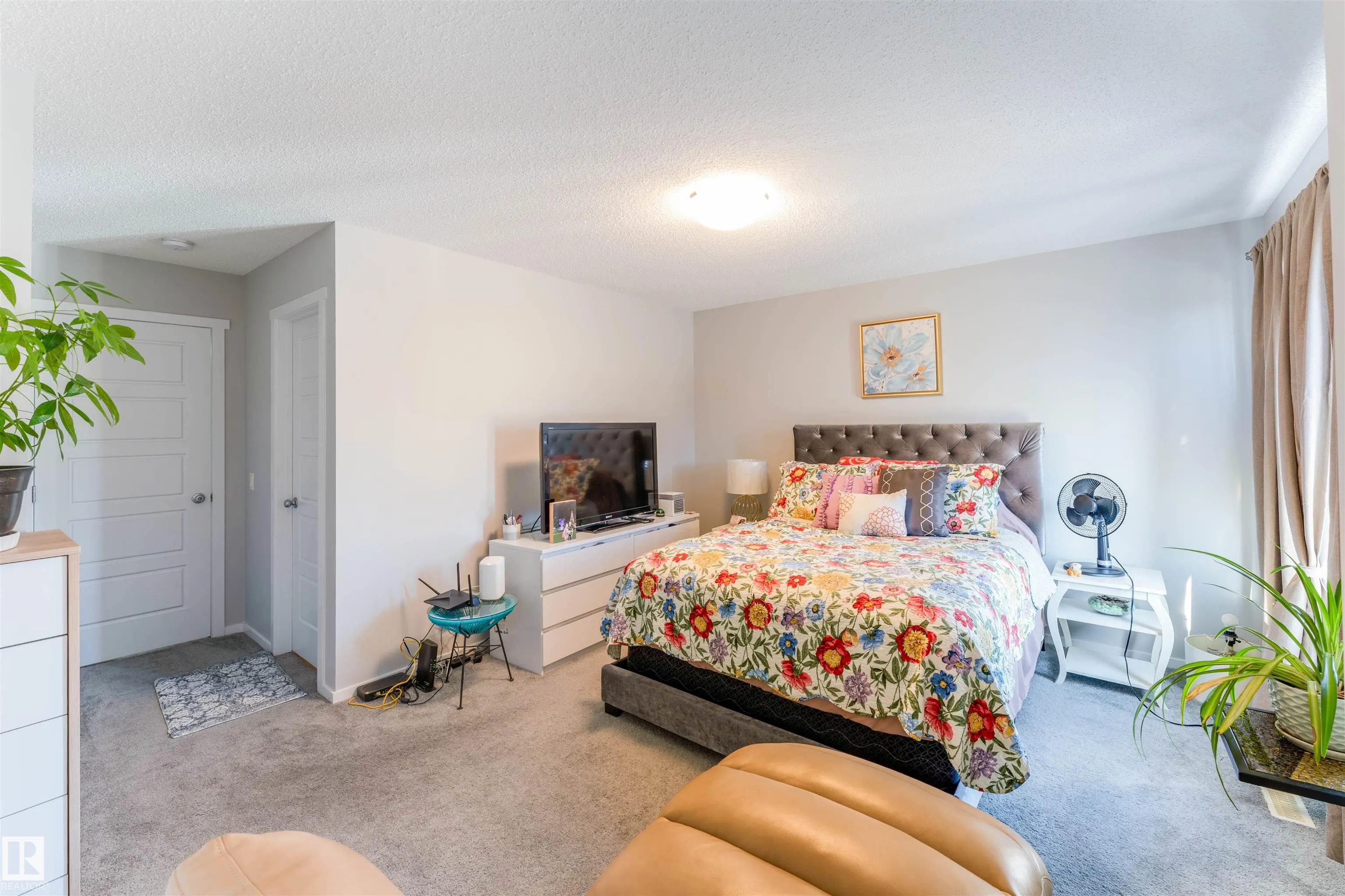 6004 11 ROSENTHAL Way