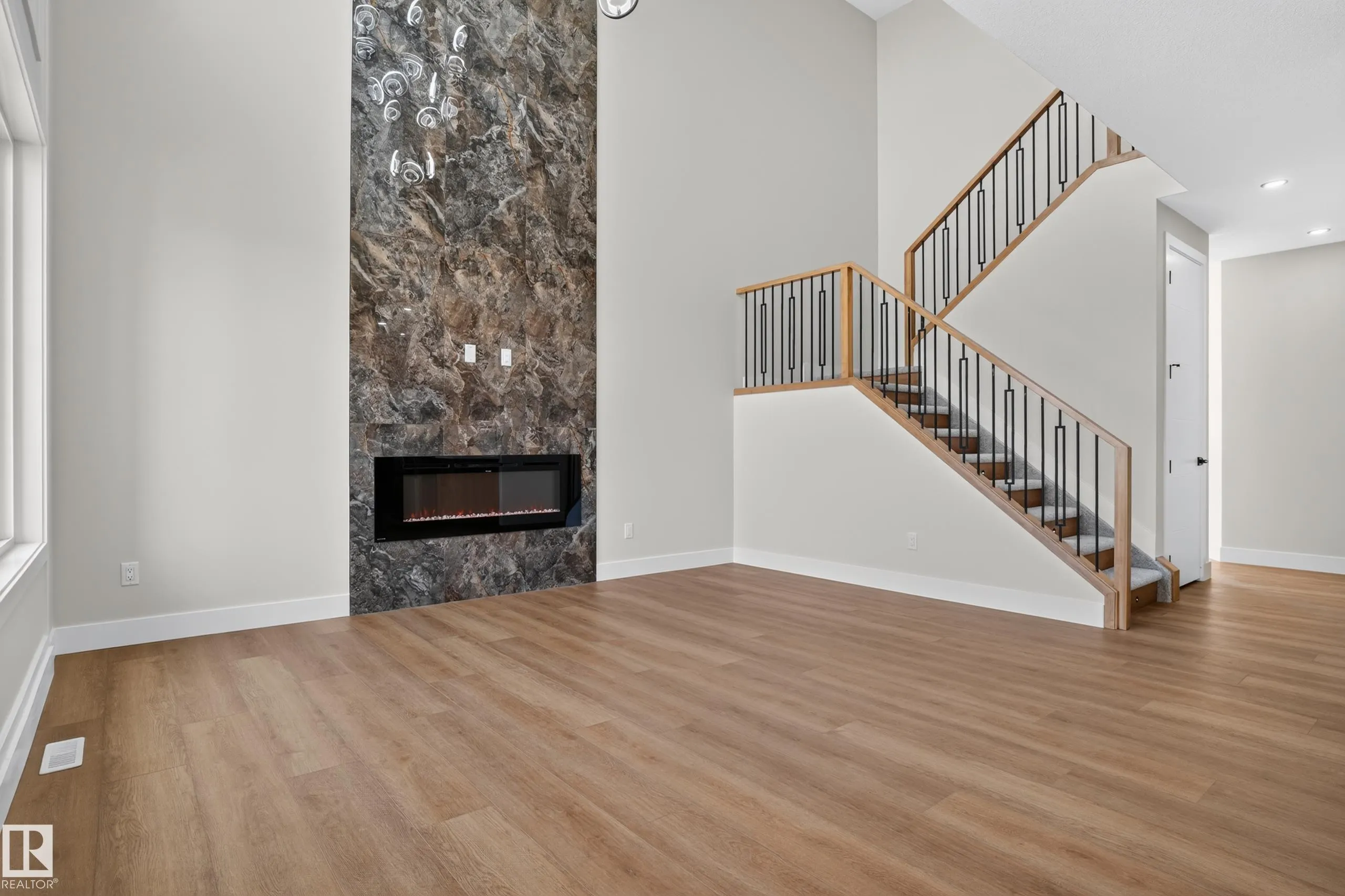 4274 Charles Close