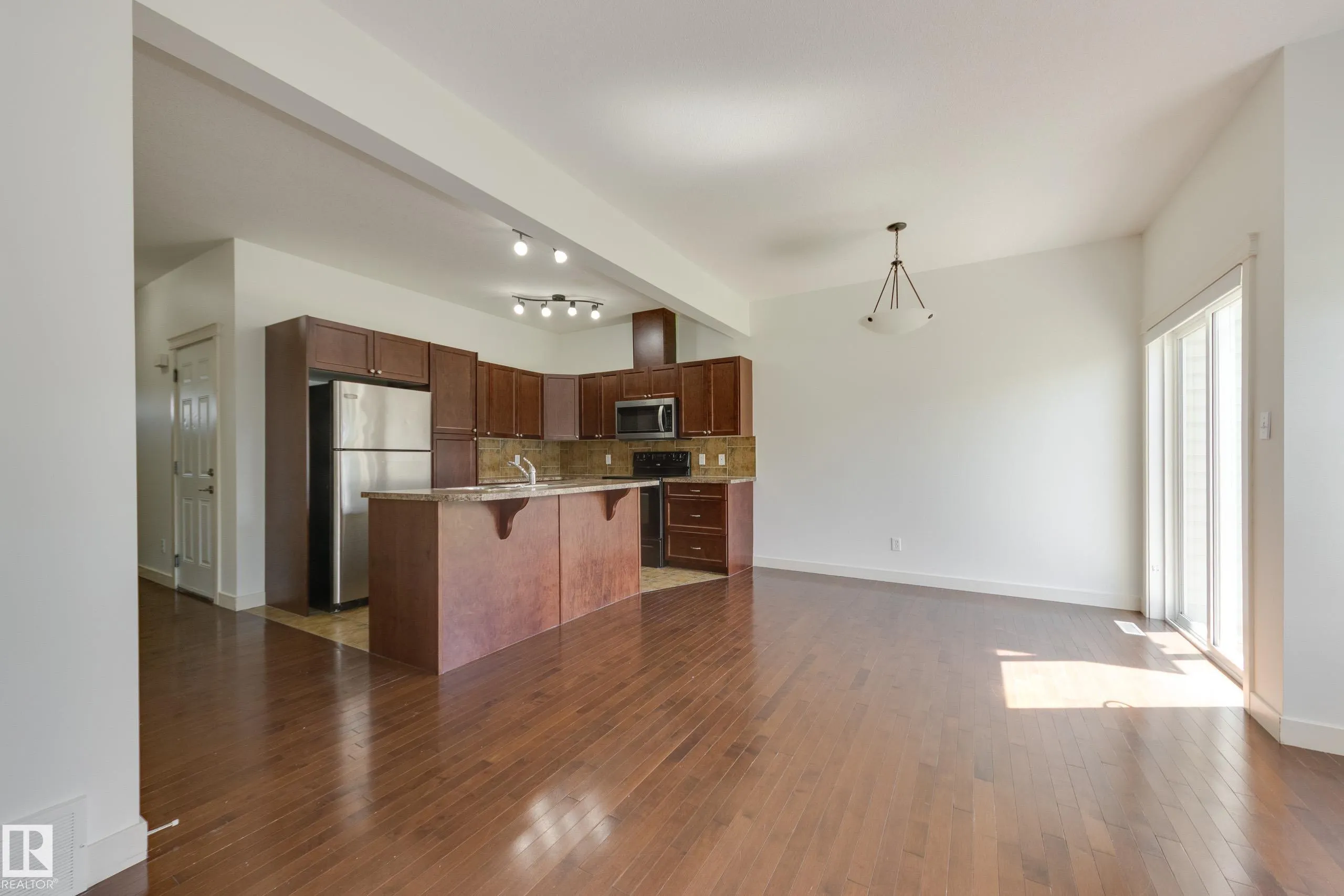 101 SANDSTONE Estates