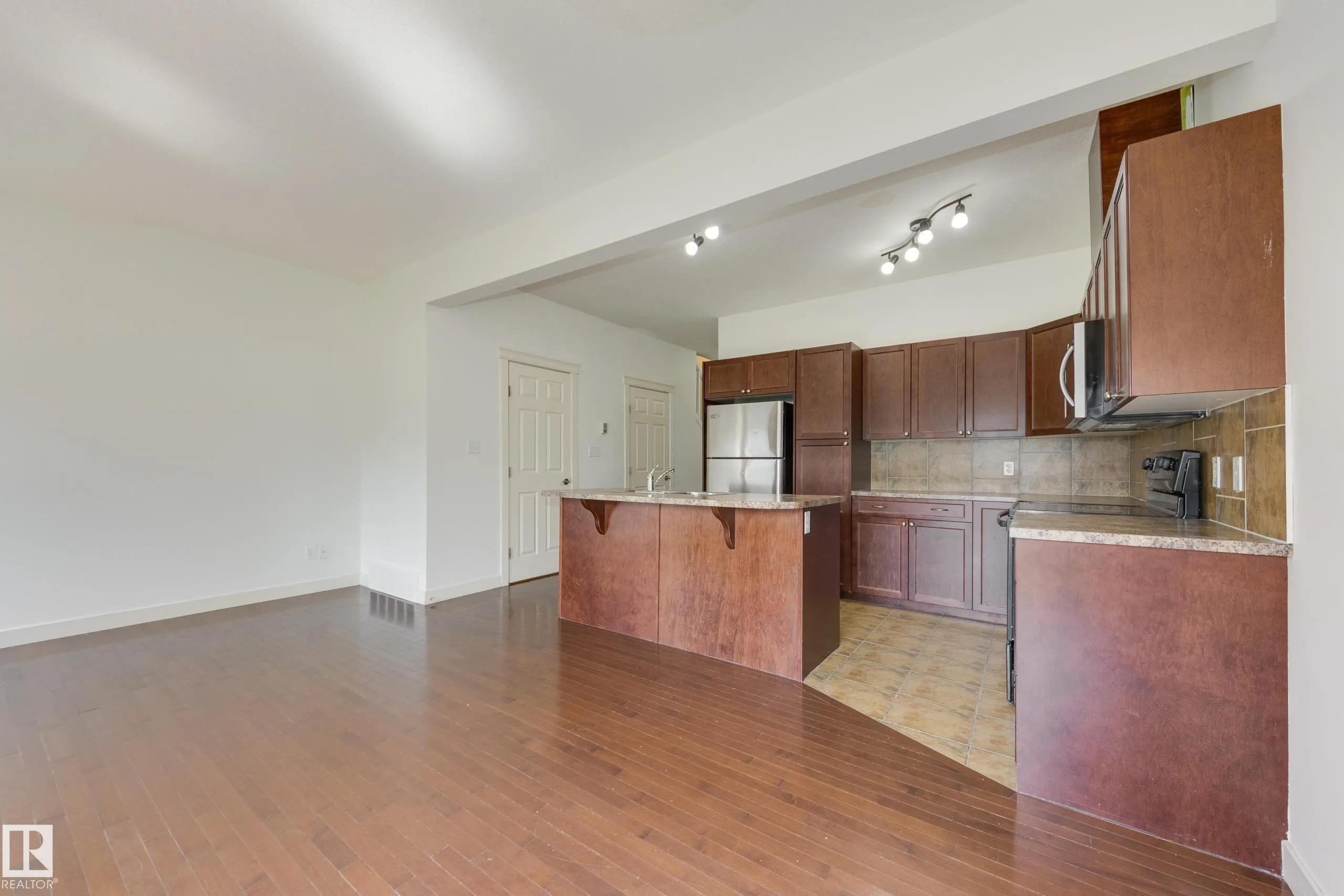 101 SANDSTONE Estates