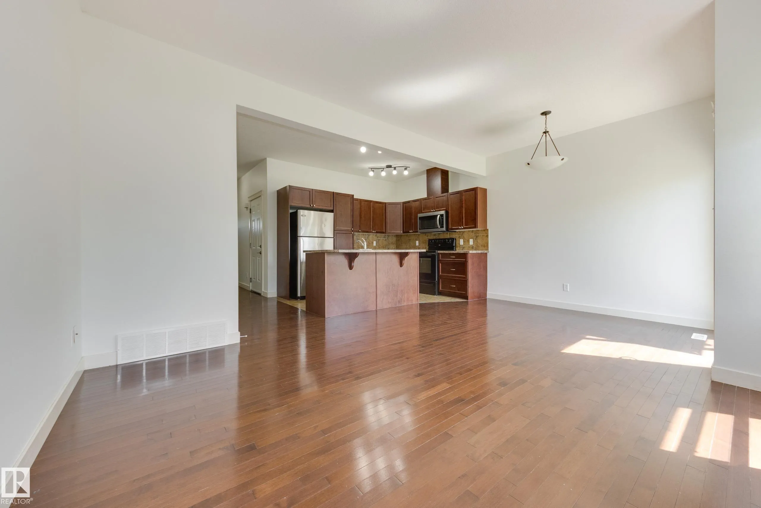 101 SANDSTONE Estates